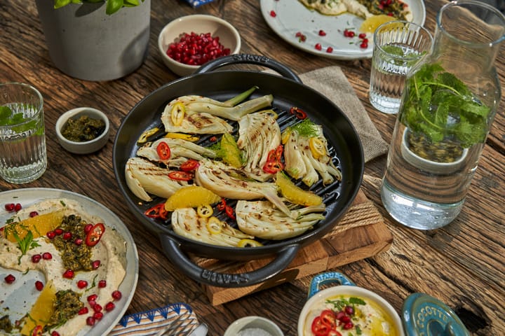 Okrągła żeliwna patelnia grillowa Staub Pure, czarny, Ø26 cm STAUB