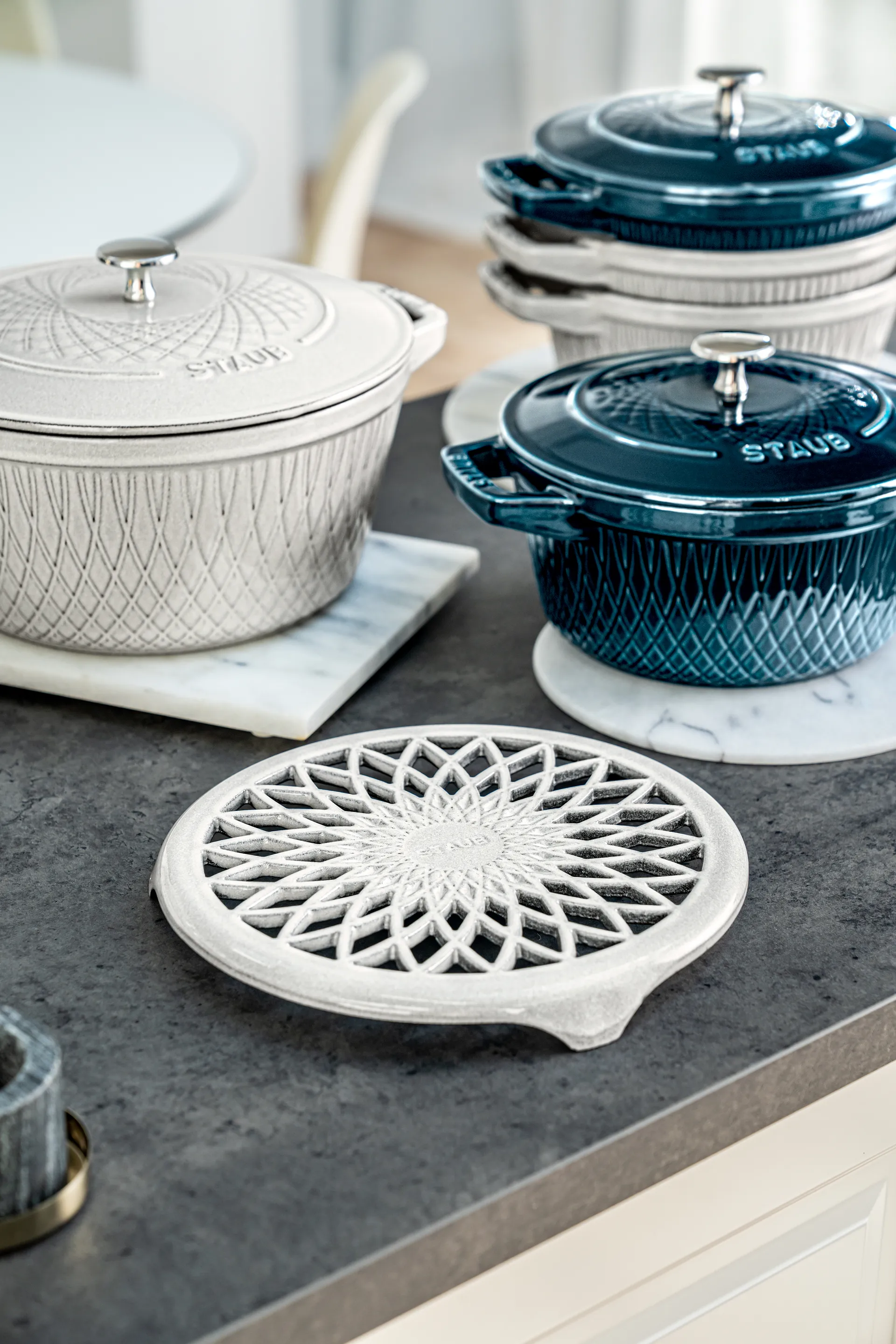 Podstawka pod garnki Staub Twister 18,5x19 cm, Czarny STAUB