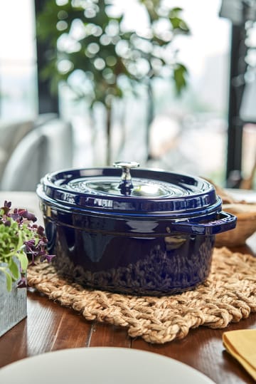 Staub garnek owalny z żeliwa, trójwarstwowa emalia 4,2 l - ciemnoniebieski - STAUB