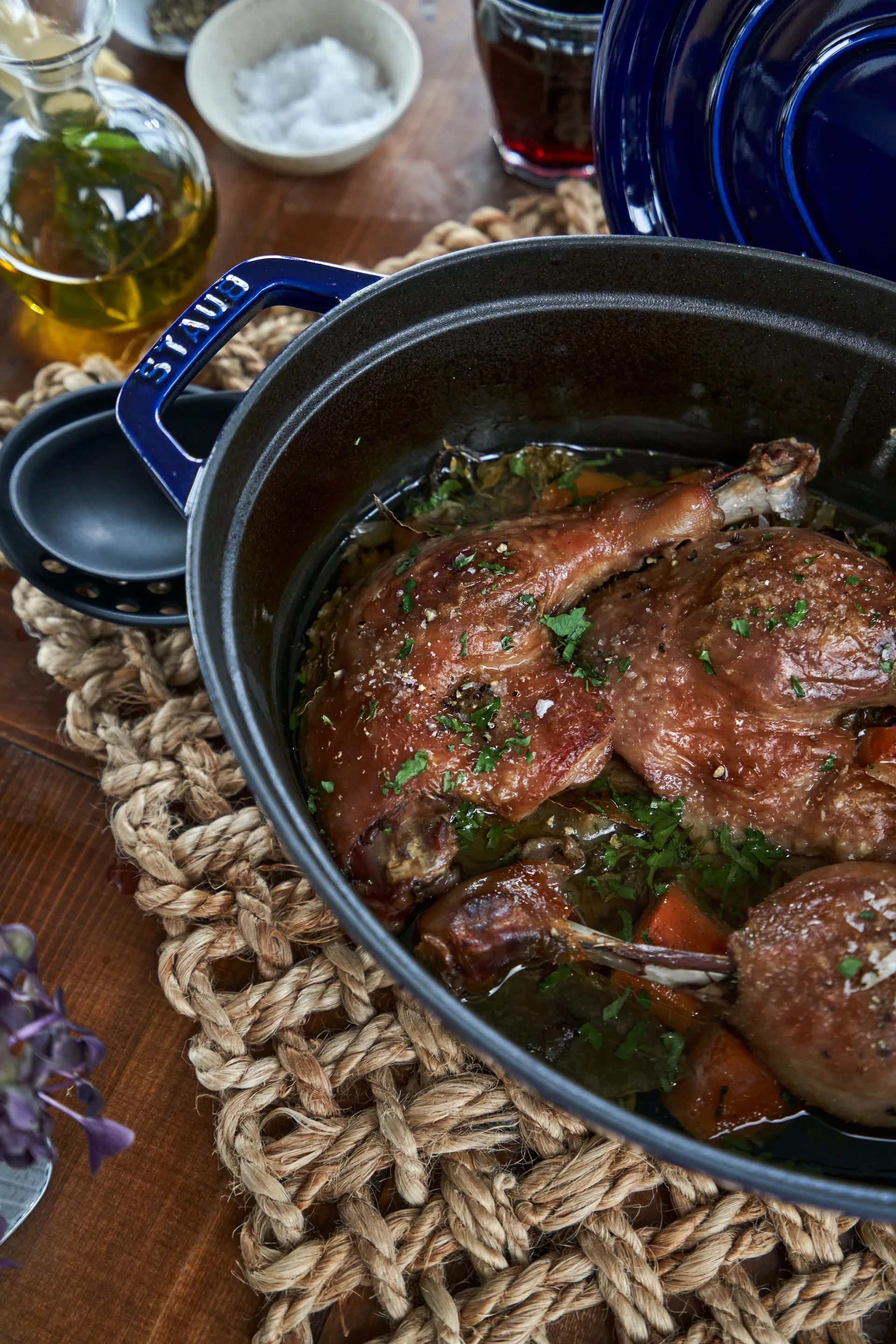 Staub garnek owalny z żeliwa, trójwarstwowa emalia 4,2 l, ciemnoniebieski STAUB