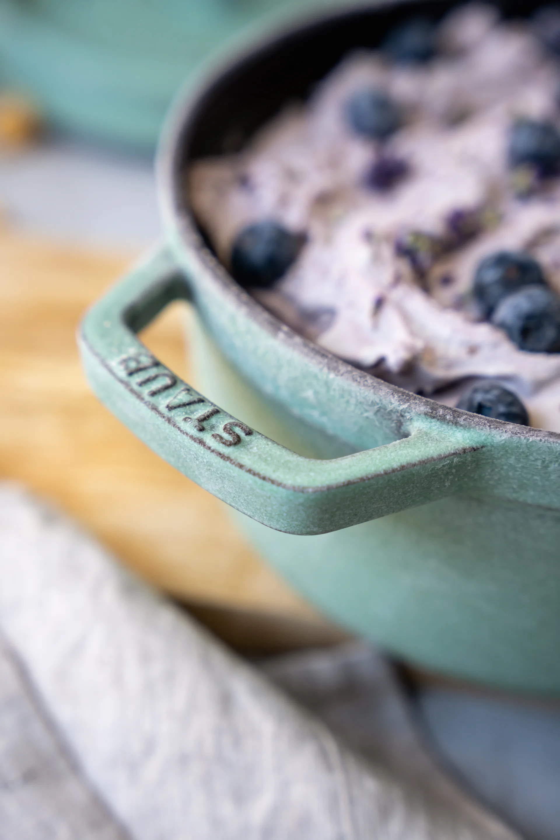 Staub okrągły garnek z żeliwa 3,8 l, Szałwia STAUB