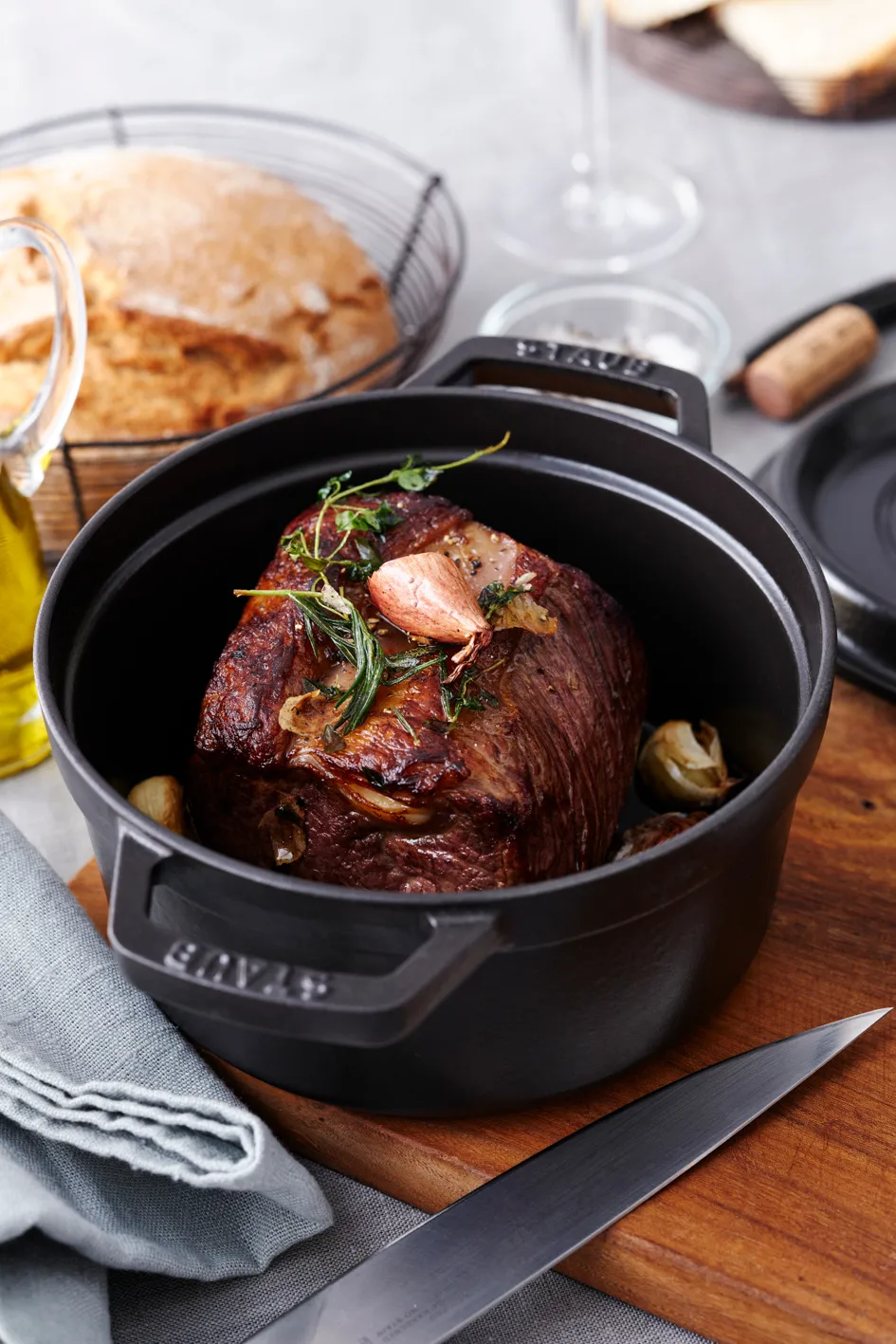 Staub okrągły garnek z żeliwa 5,2 l, czarny STAUB