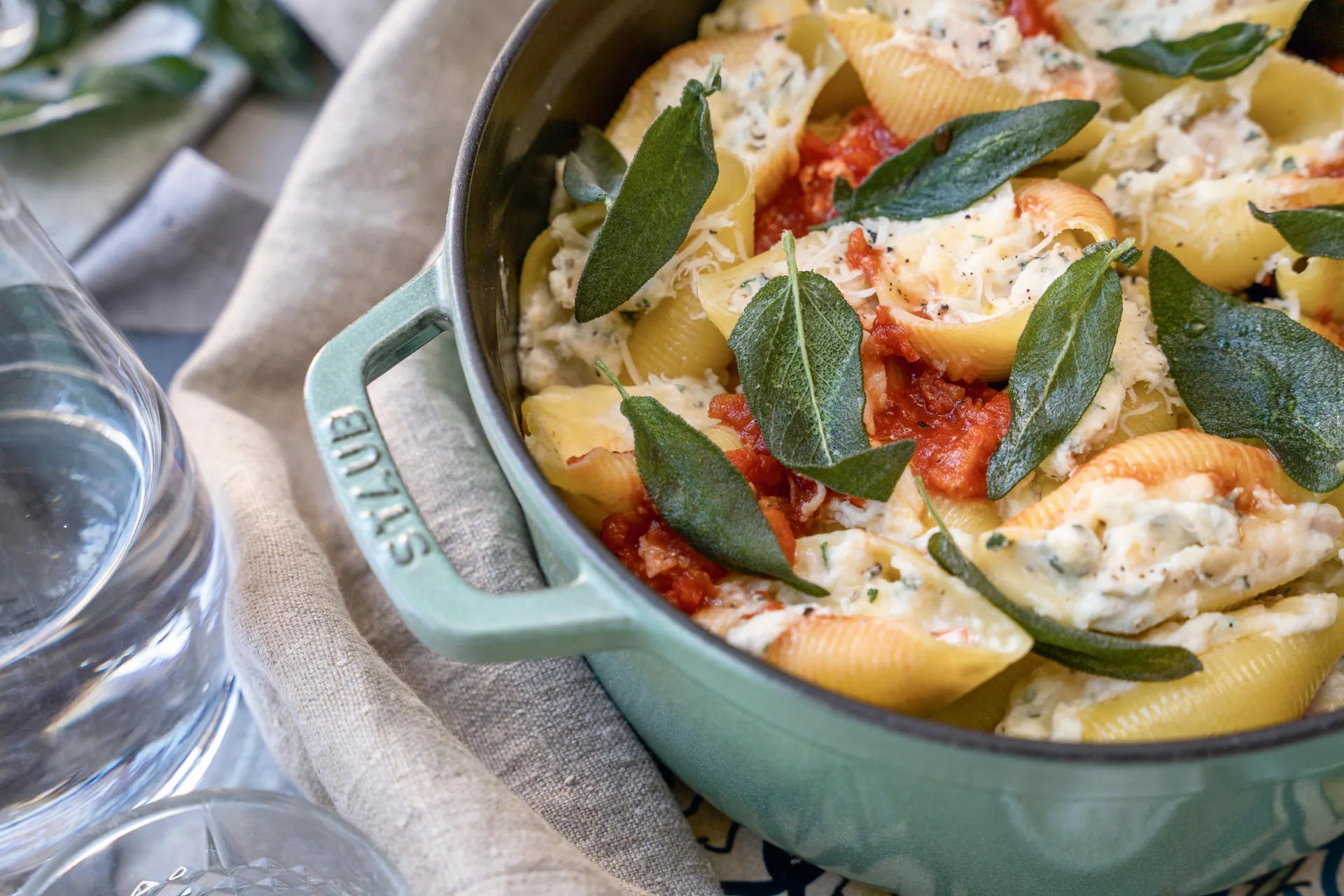 Staub okrągły garnek z żeliwa 5,2 l, Szałwia STAUB