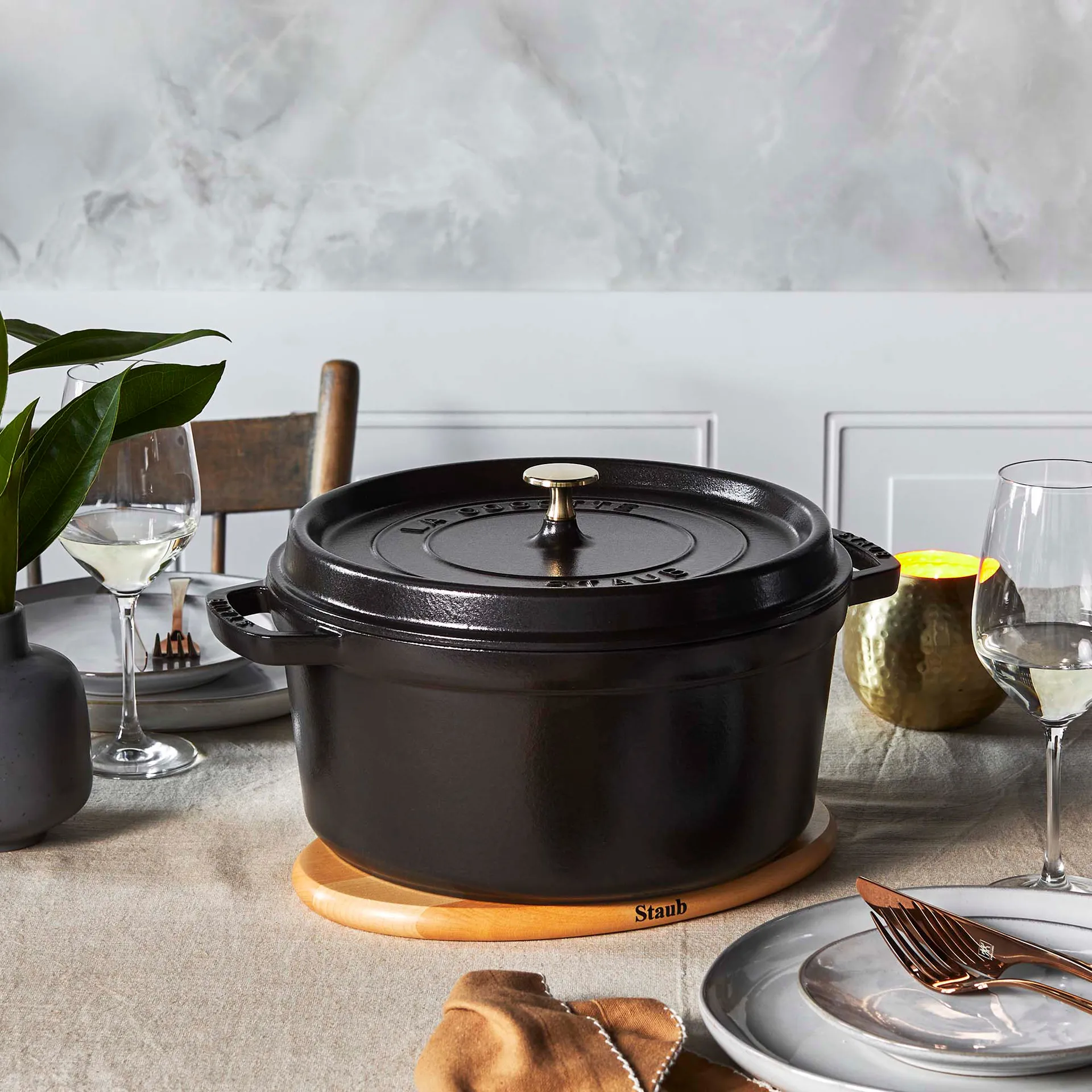Staub okrągły garnek z żeliwa 6,7 l, czarny STAUB