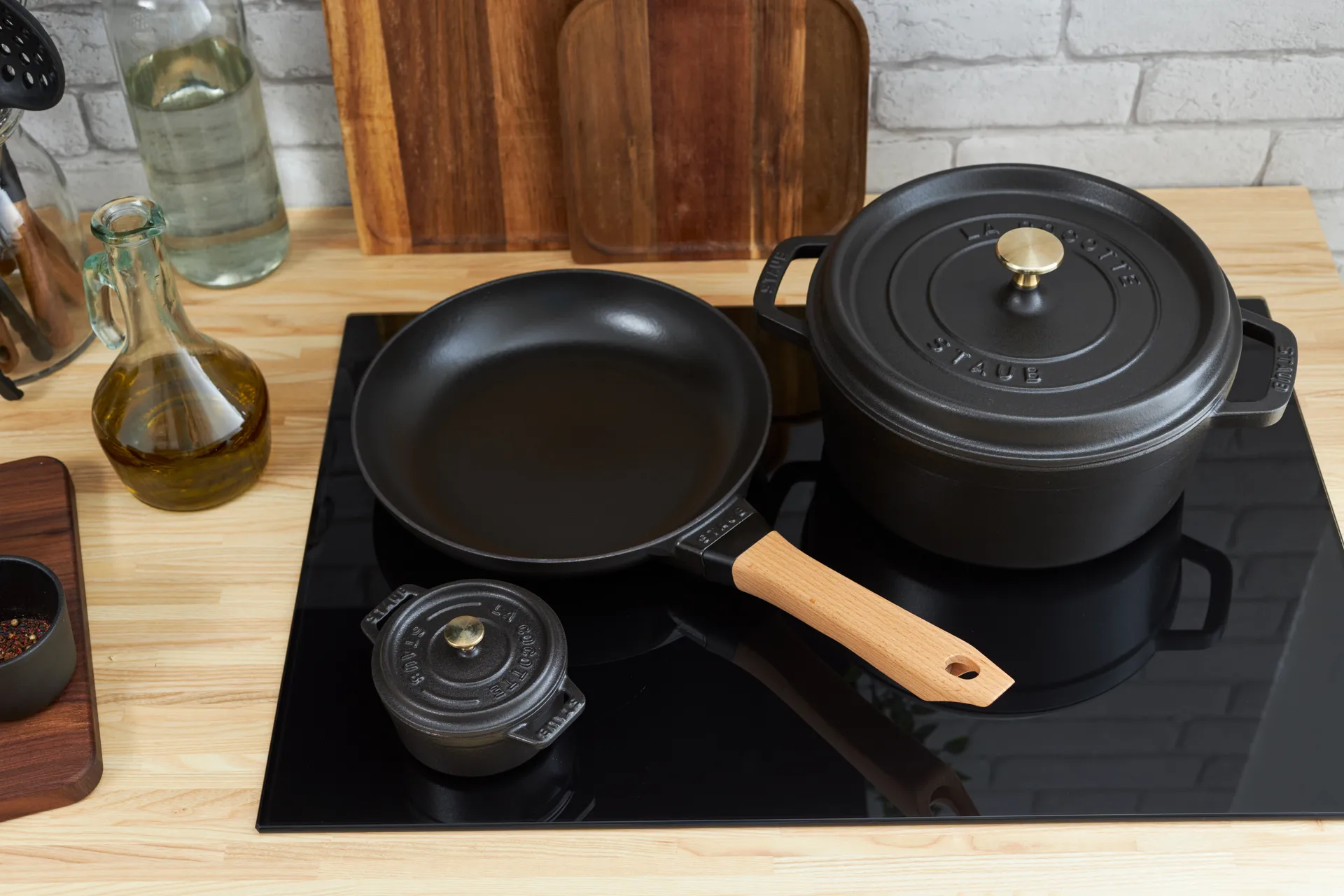 Staub okrągły garnek żeliwny La Cocotte 0,25 L, Czarny STAUB