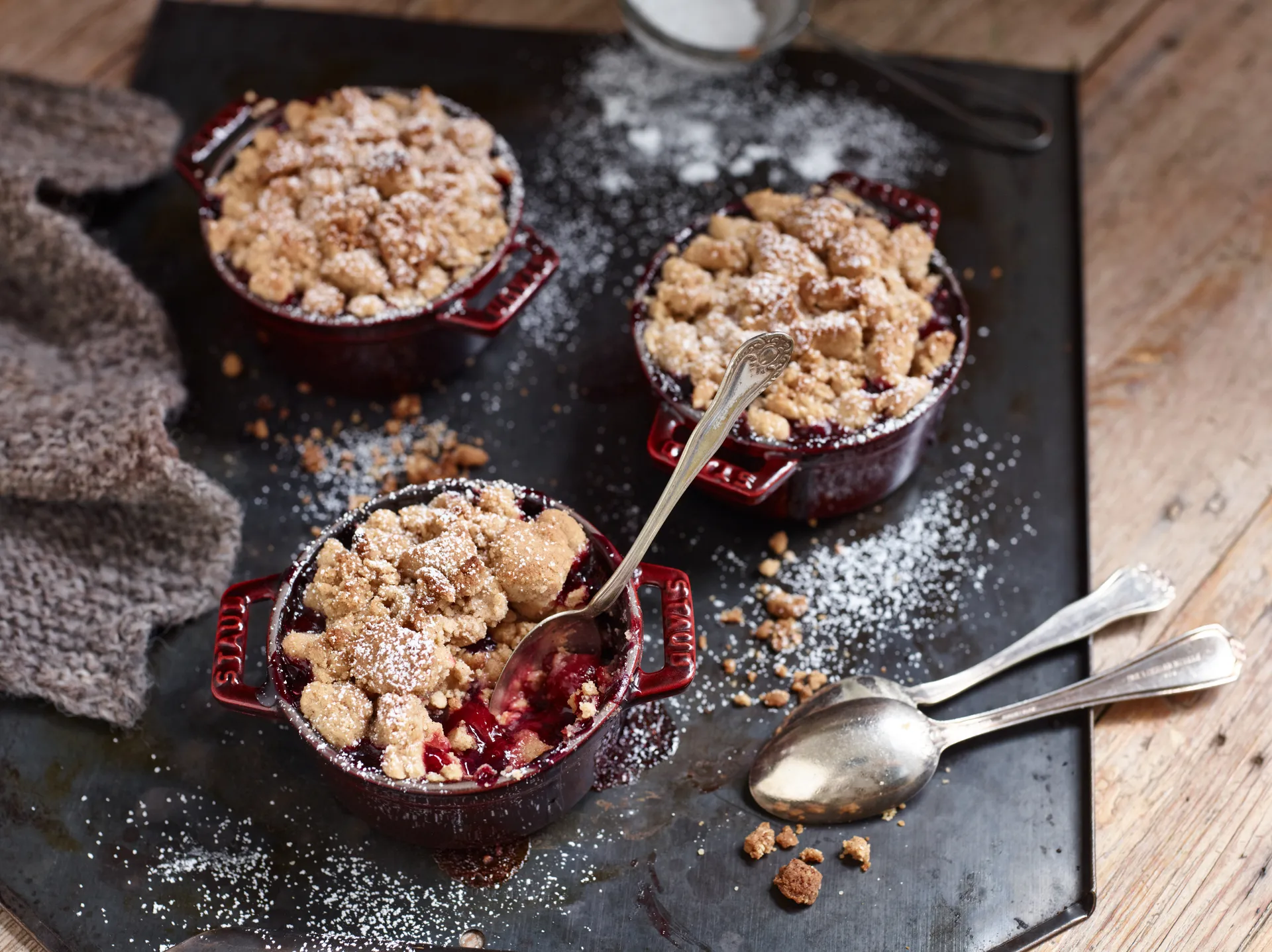 Staub okrągły garnek żeliwny La Cocotte 0,25 L, Grenadynowy czerwony STAUB