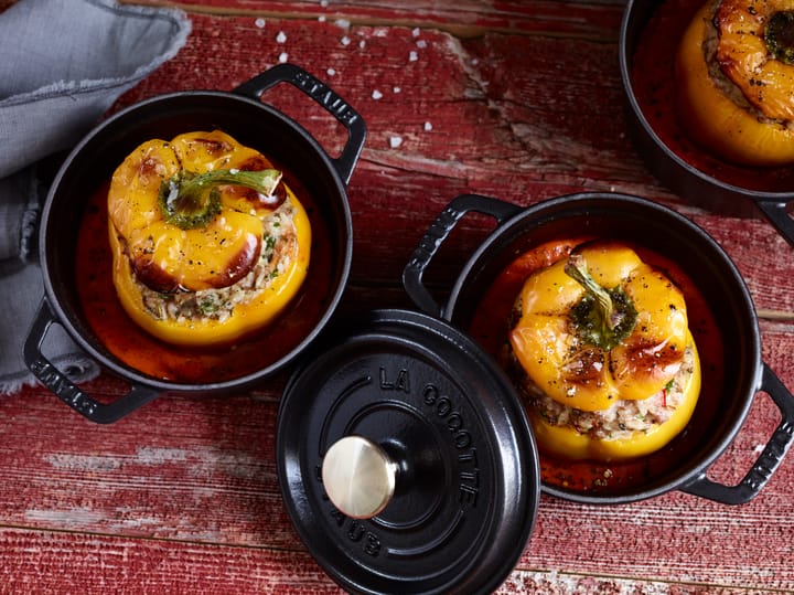 Staub okrągły garnek żeliwny La Cocotte 0,4 L, Czarny STAUB