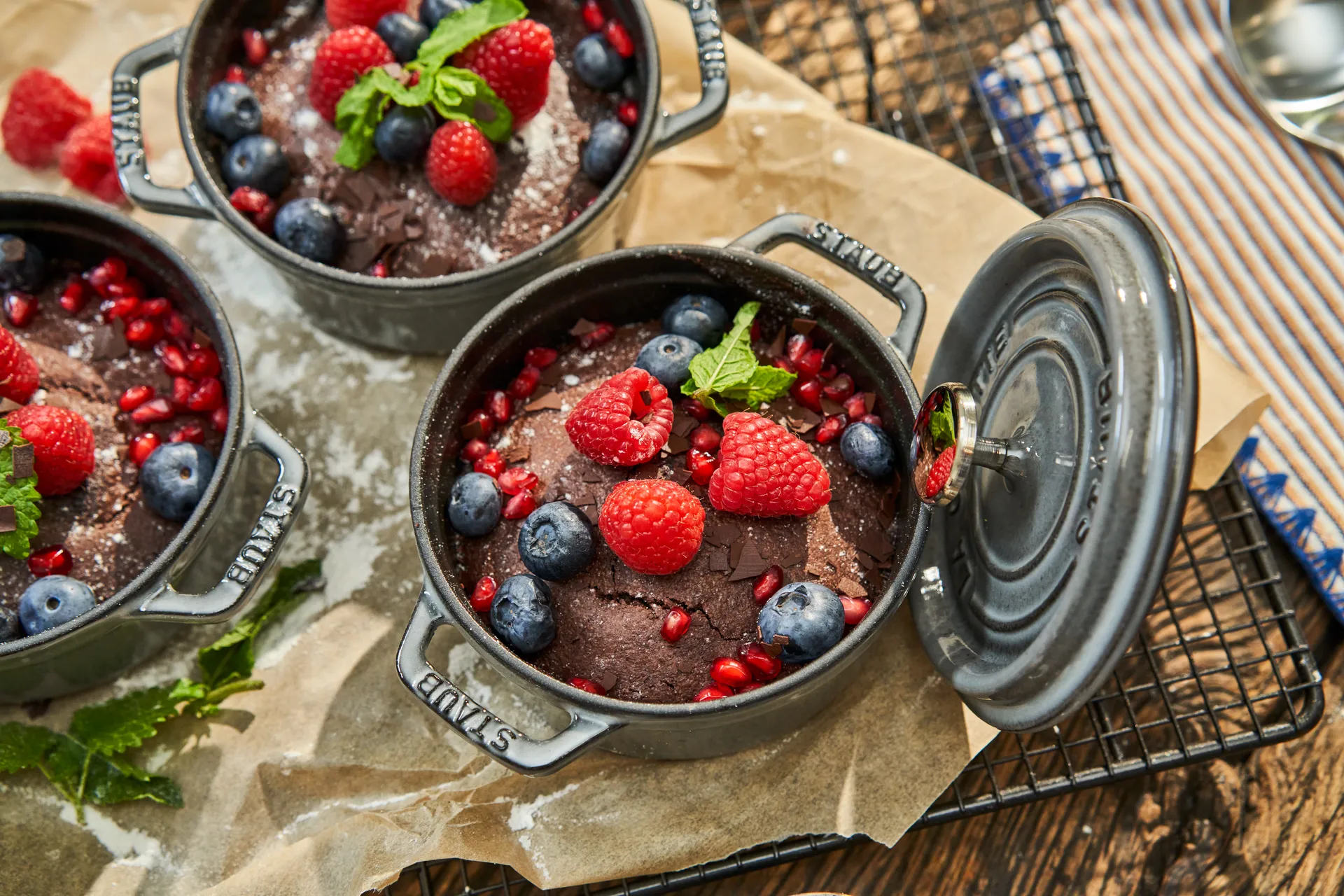 Staub okrągły garnek żeliwny La Cocotte 0,4 L, Grafitowy STAUB