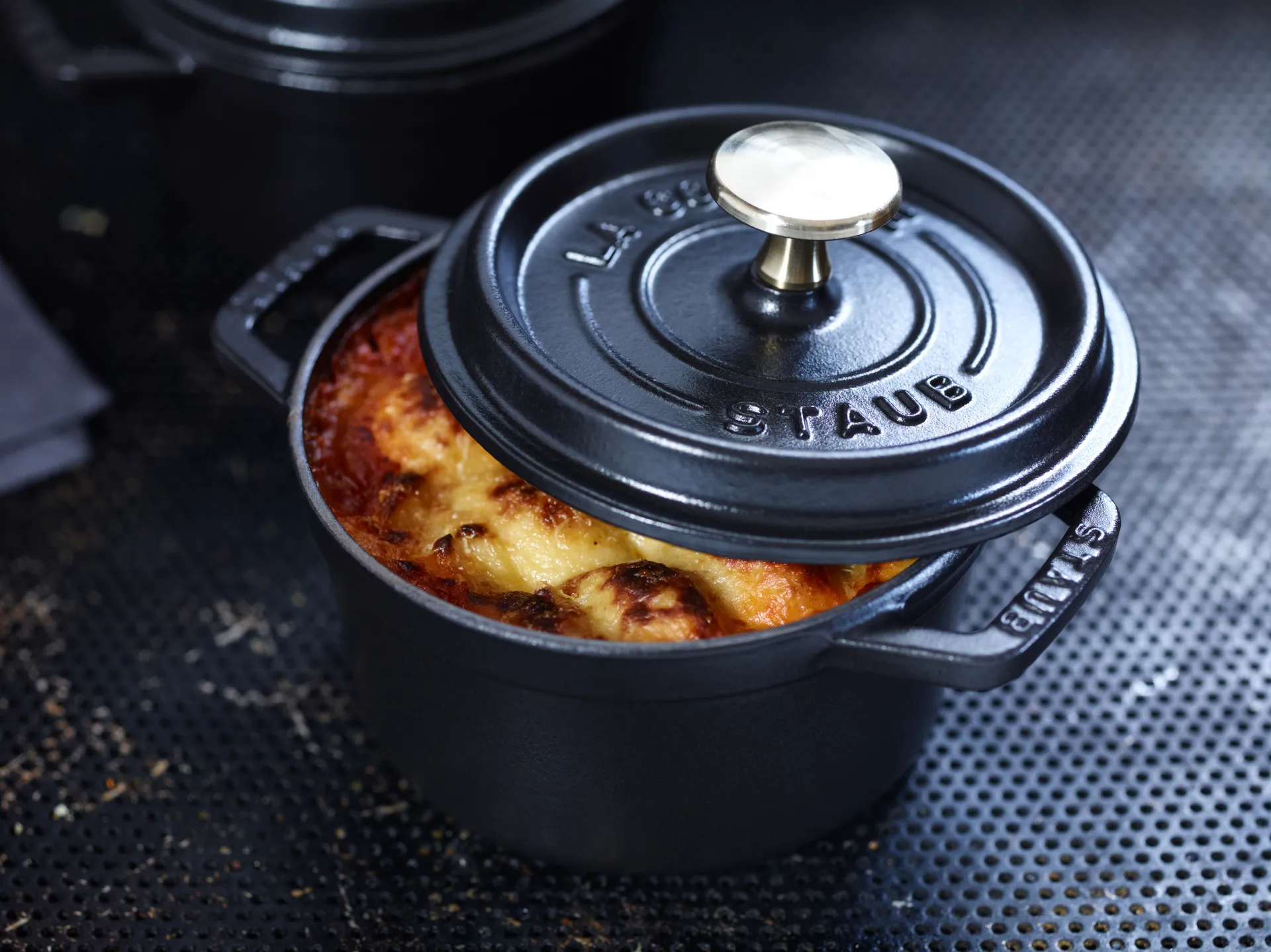 Staub okrągły garnek żeliwny La Cocotte 0,8 L, Czarny STAUB