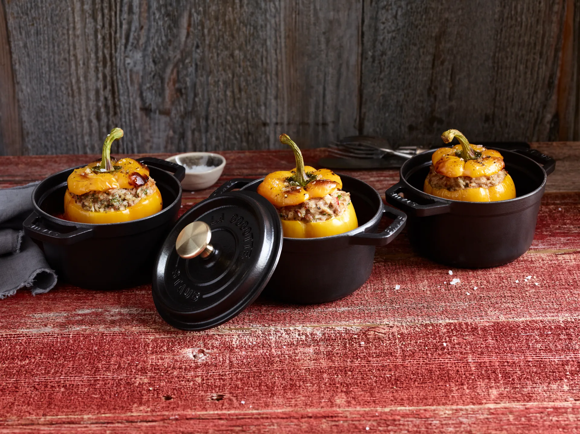 Staub okrągły garnek żeliwny La Cocotte 0,8 L, Czarny STAUB