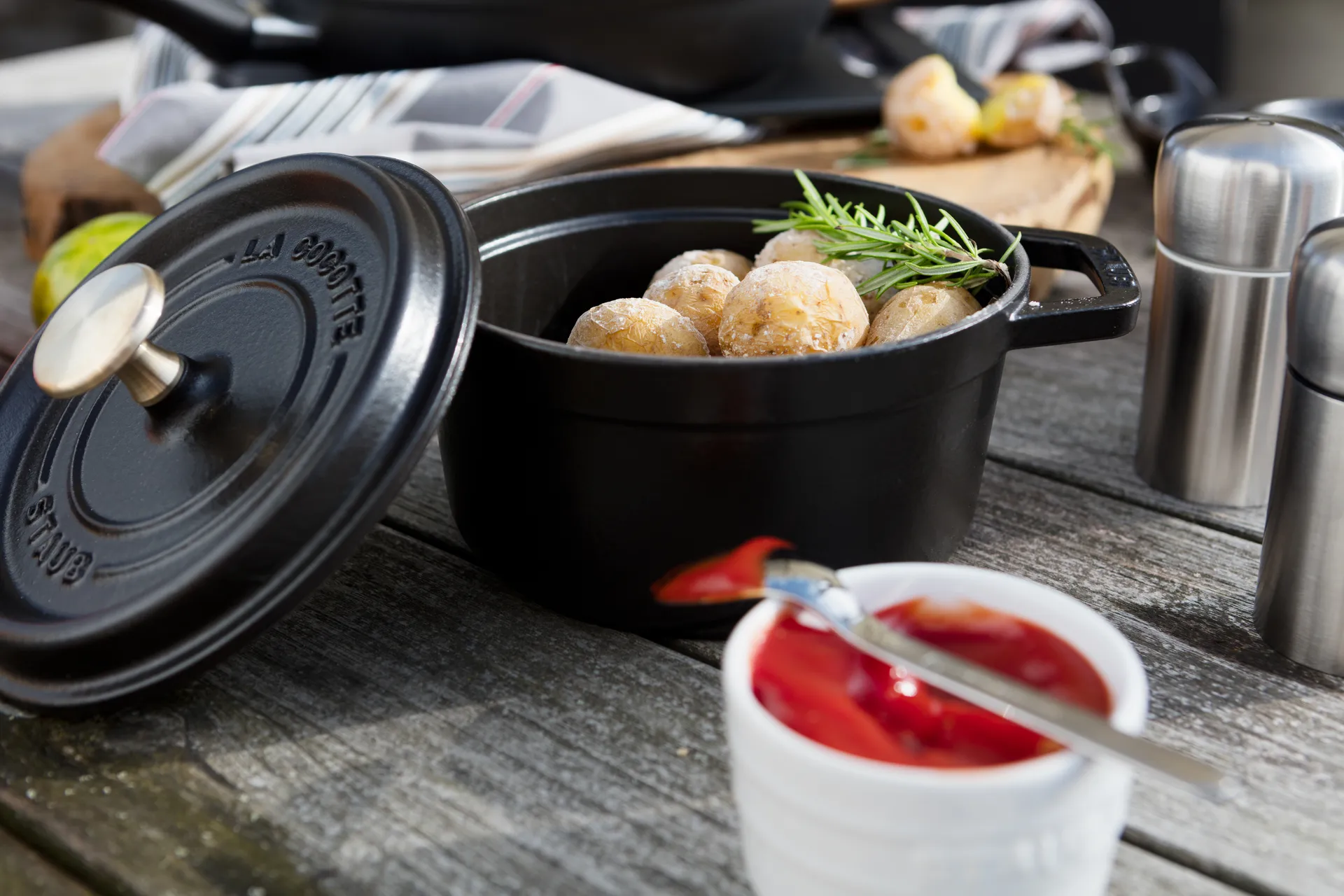 Staub okrągły garnek żeliwny La Cocotte 1,2 L, Czarny STAUB