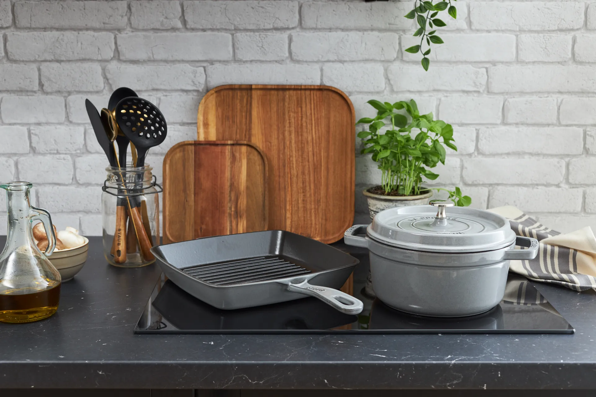 Staub okrągły garnek żeliwny La Cocotte 1,7 L, Grafitowy STAUB