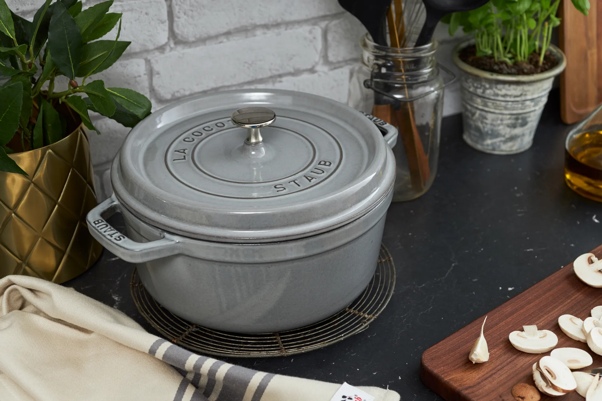 Staub okrągły garnek żeliwny La Cocotte 2,2 L, Grafitowy STAUB