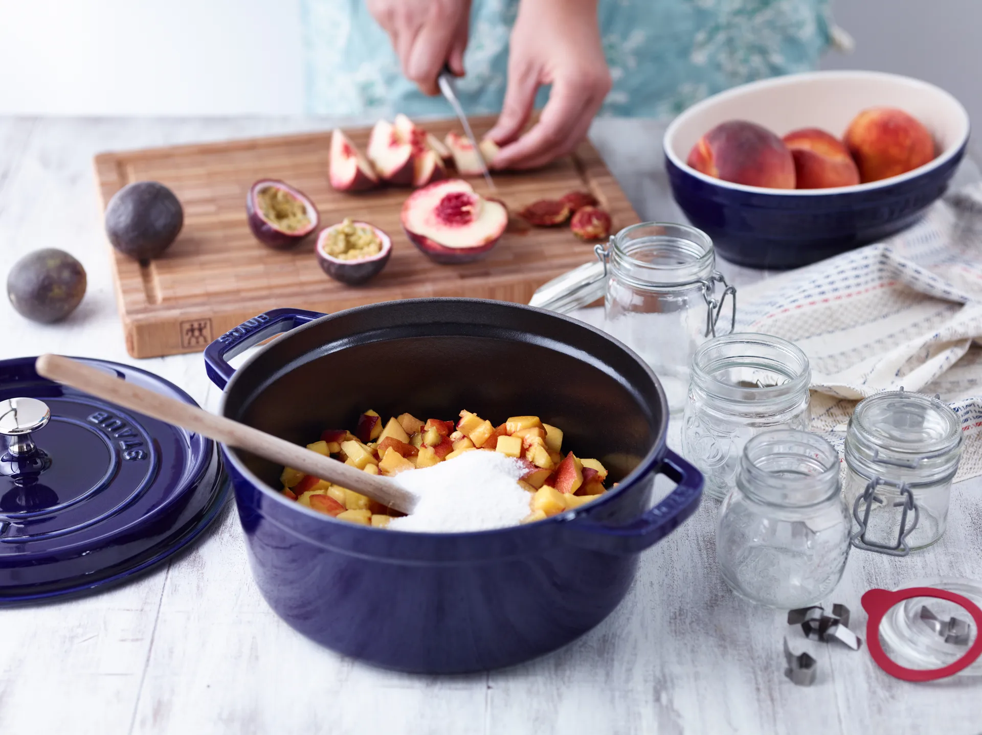 Staub okrągły garnek żeliwny La Cocotte 2,6 L, Ciemnoniebieski STAUB