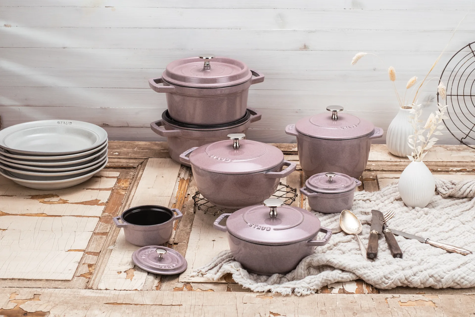 Staub okrągły garnek żeliwny La Cocotte 3,8 L, Cherry Blossom STAUB