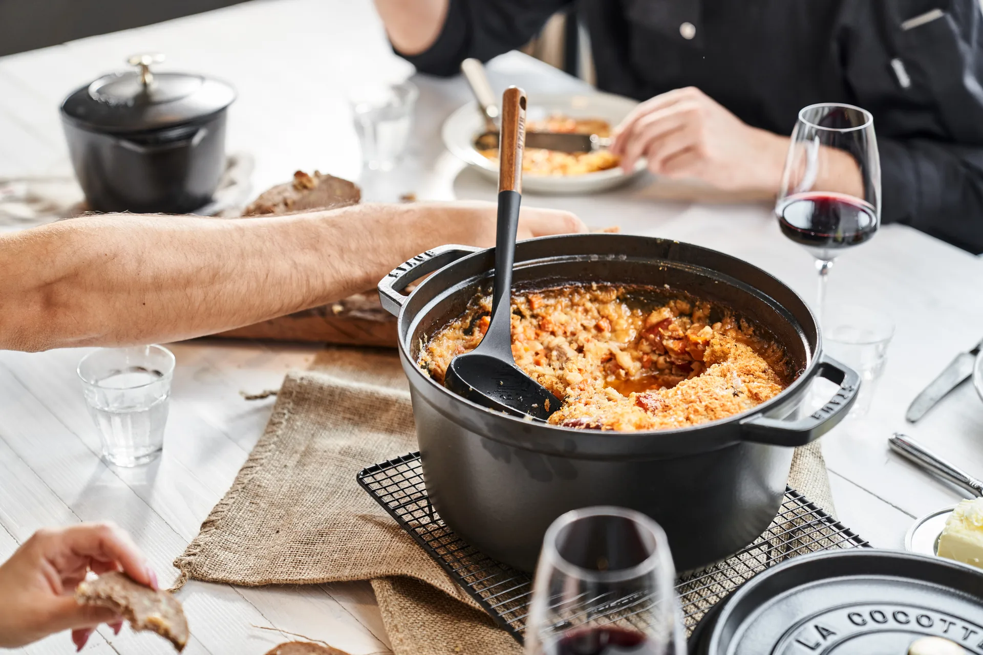 Staub okrągły garnek żeliwny La Cocotte 8,4 L, Czarny STAUB