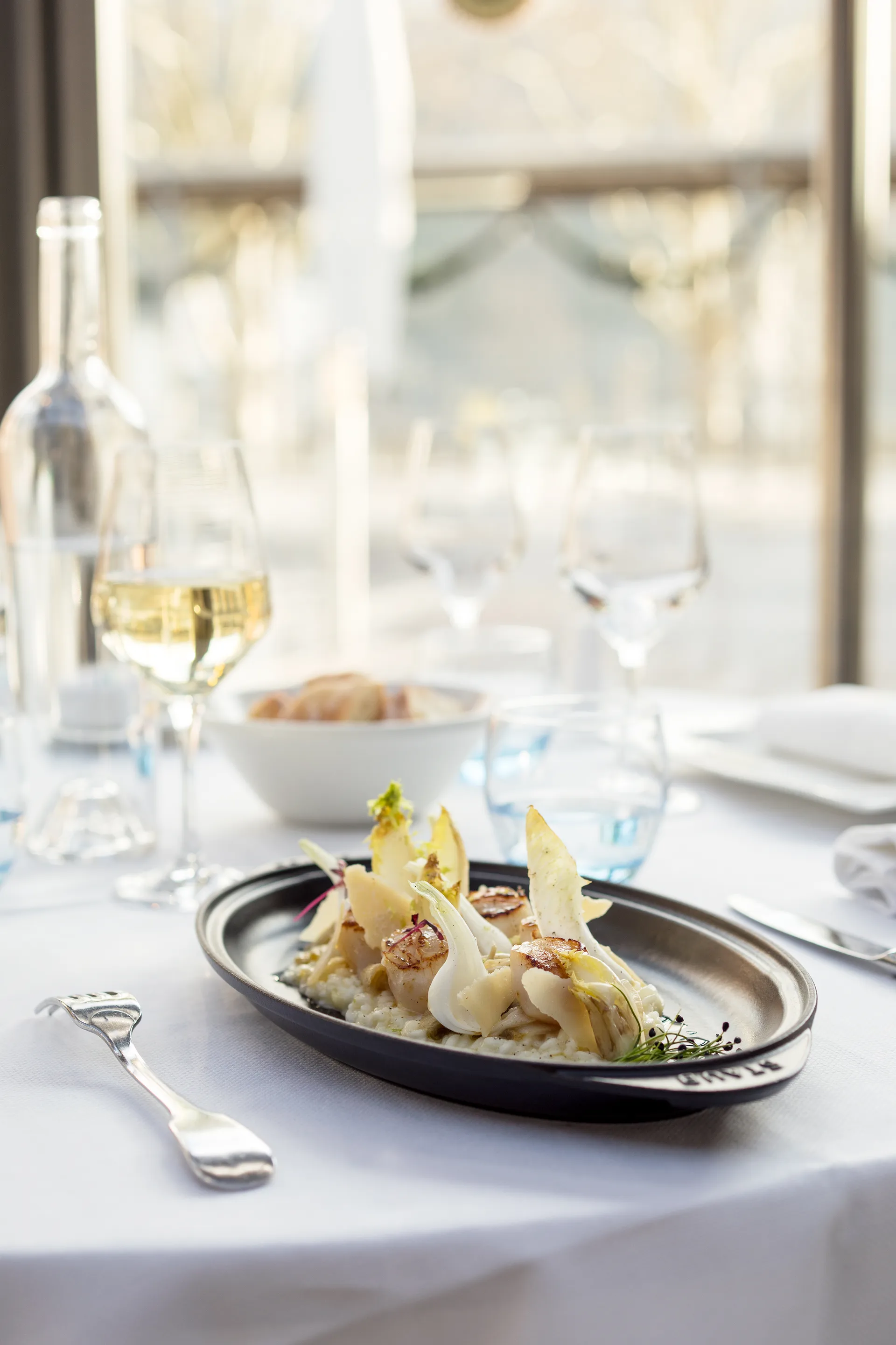 Staub owalna forma do ryb z żeliwa, czarny STAUB