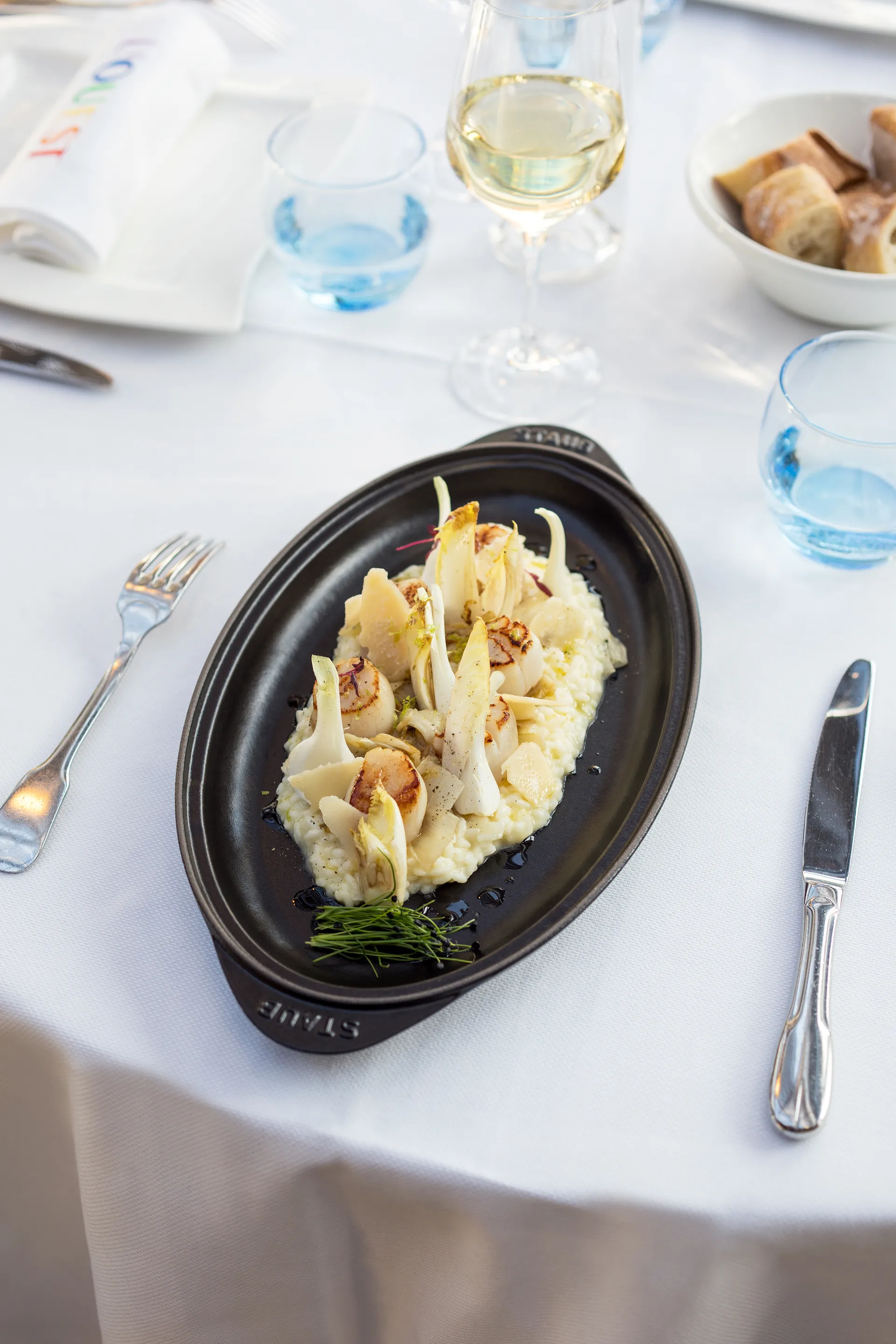 Staub owalna forma do ryb z żeliwa, czarny STAUB