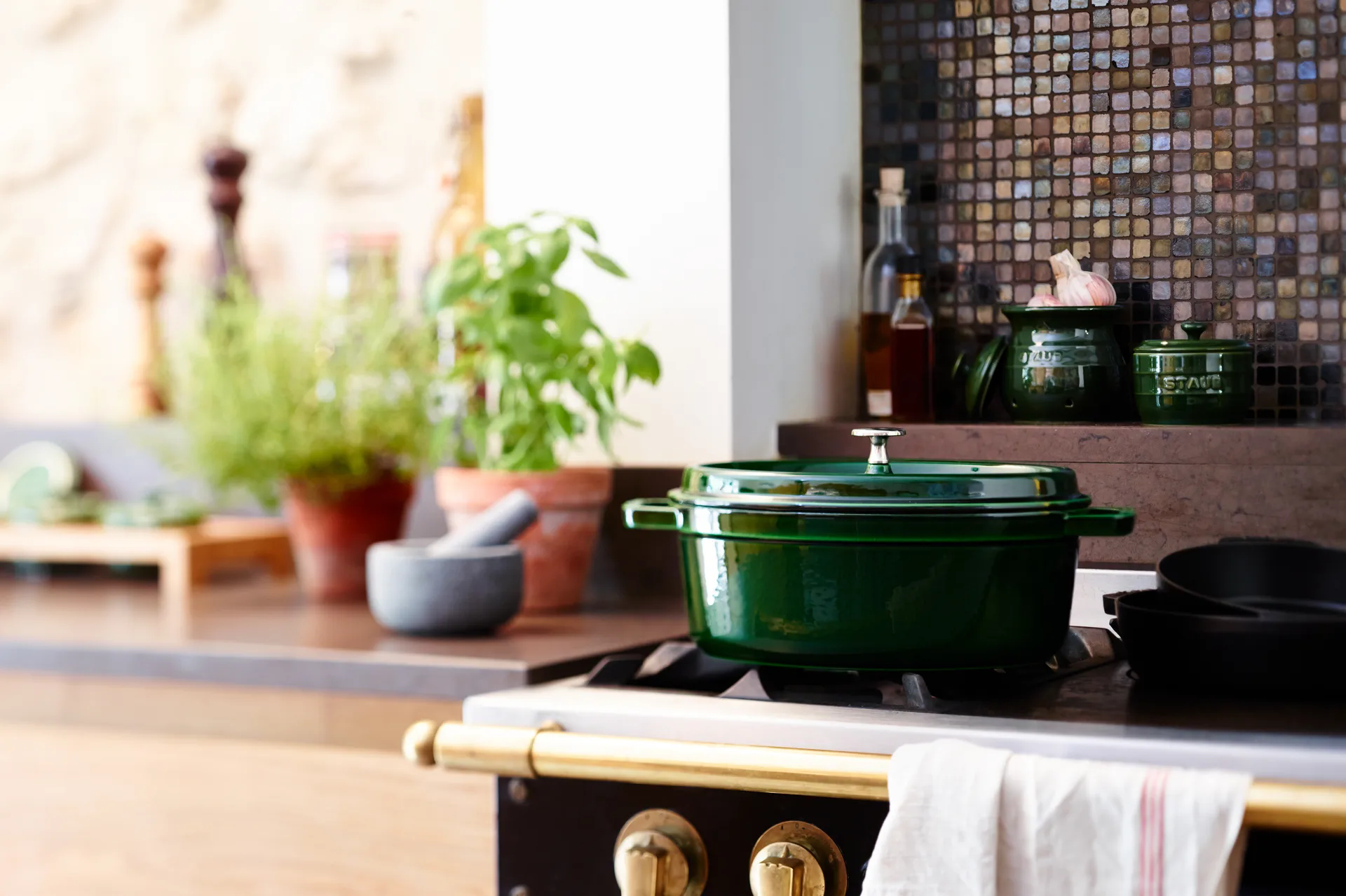 Staub owalny garnek żeliwny La Cocotte 6,7 L, Bazyliowa zieleń STAUB