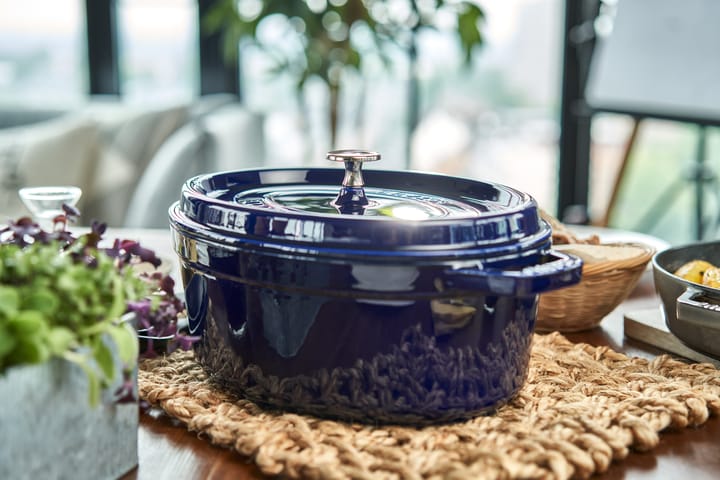 Staub owalny garnek żeliwny La Cocotte 6,7 L, Ciemnoniebieski STAUB