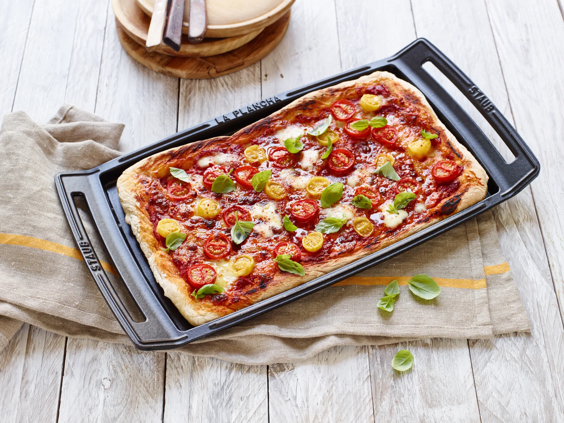 Staub Teppanyaki taca z uchwytami 38x25 cm, Czarny STAUB