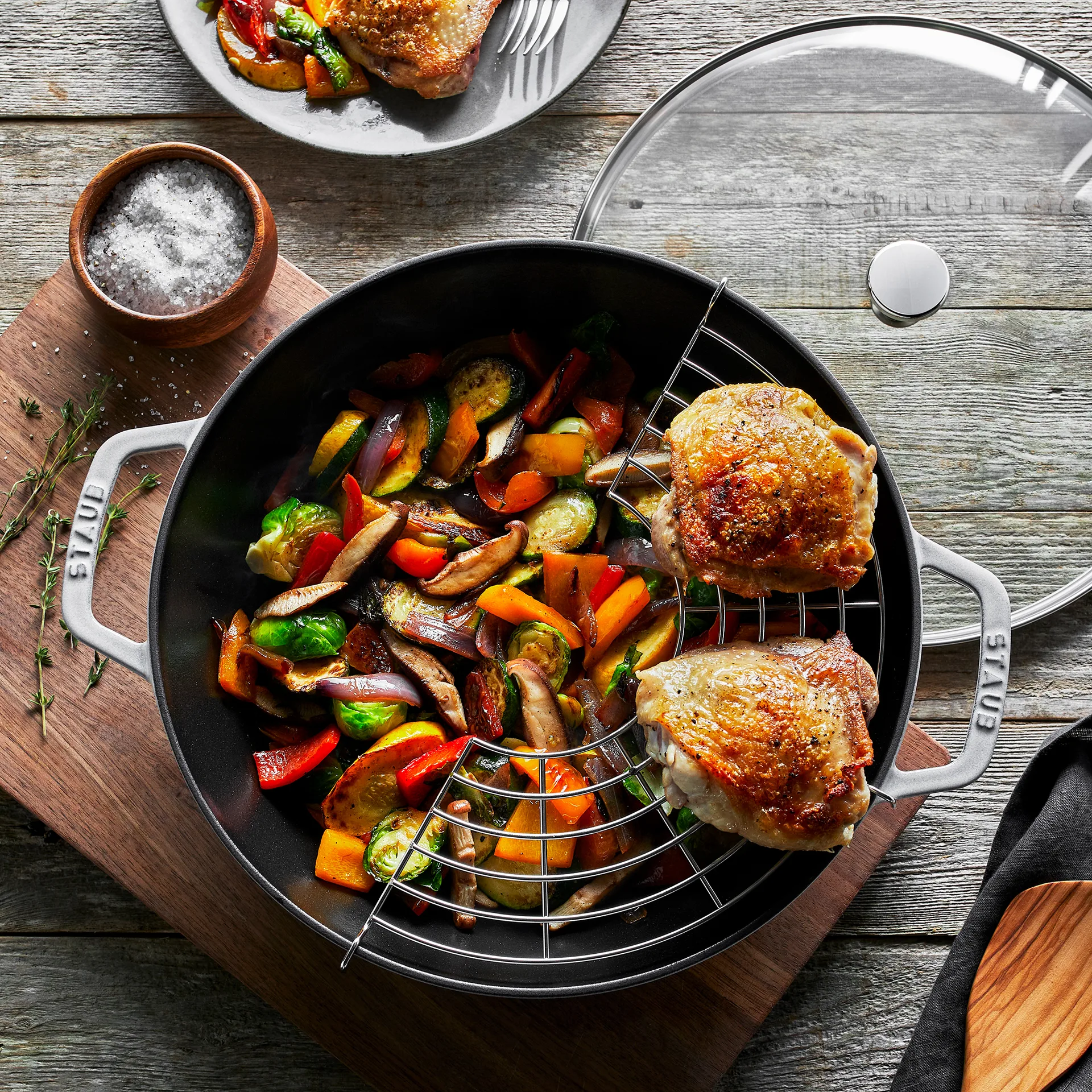 Staub wok żeliwny z pokrywą Ø30 cm, White truffle STAUB