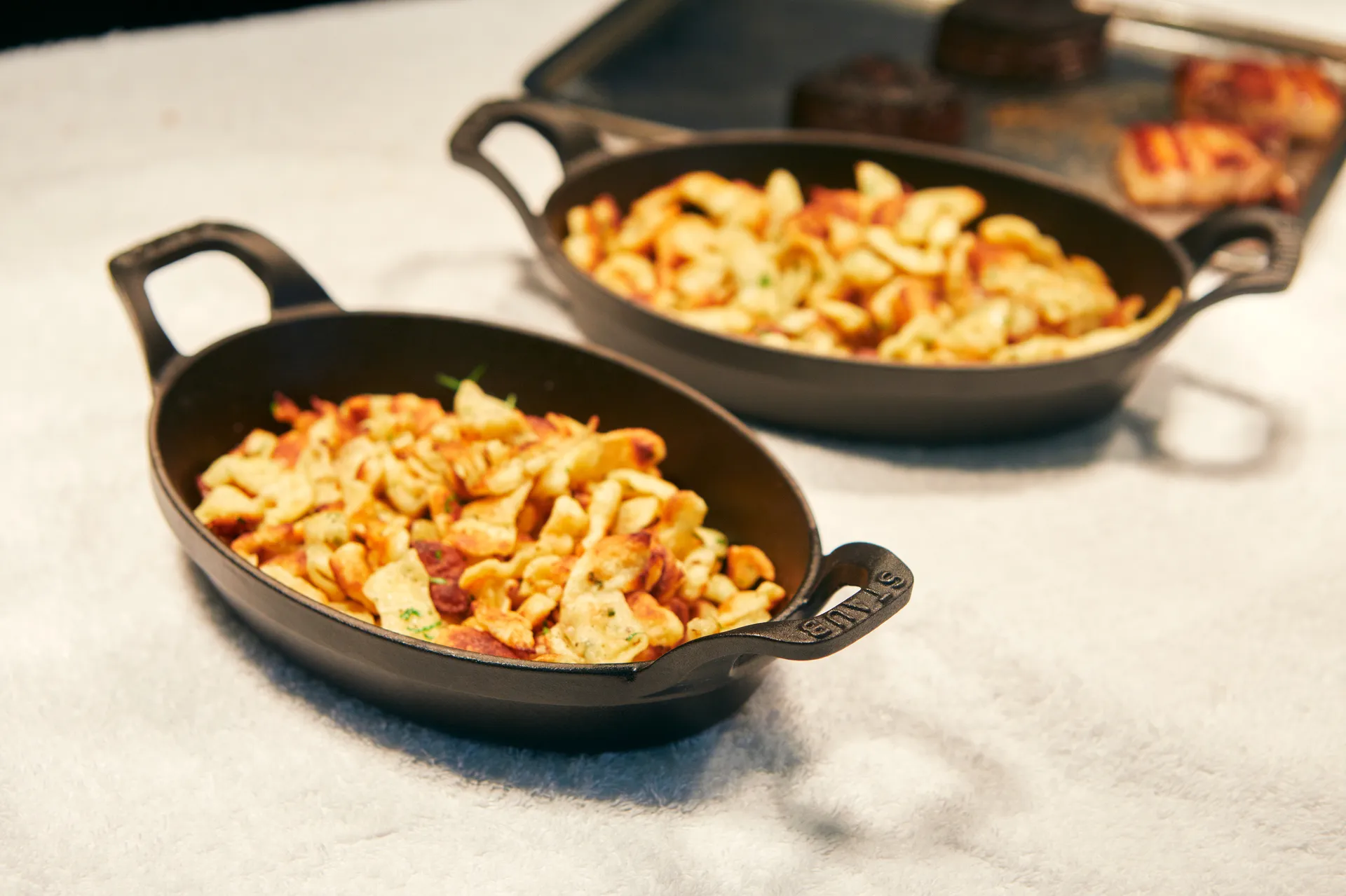 Staub żeliwna forma do zapiekania, owalne 21 cm, Czarny STAUB