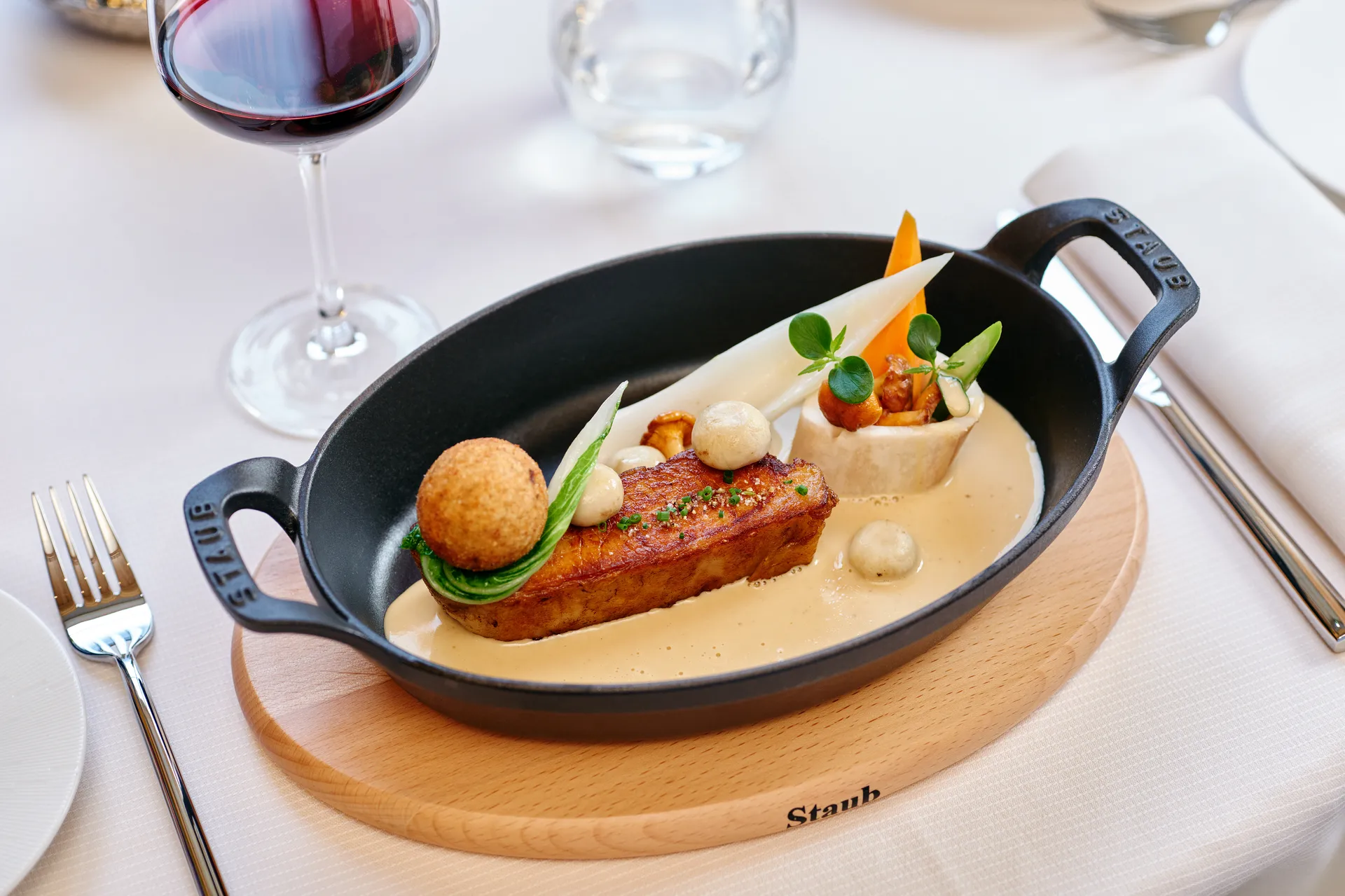 Staub żeliwna forma do zapiekania, owalne  24 cm, Wiśnia STAUB