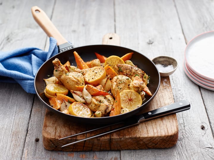Staub żeliwna patelnia czarna, drewniany uchwyt, Ø20 cm STAUB