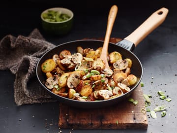 Staub żeliwna patelnia czarna, drewniany uchwyt - Ø24 cm - STAUB
