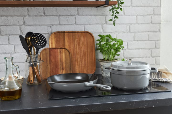 Staub żeliwna patelnia z wylewkami Ø26 cm, Grafitowy STAUB