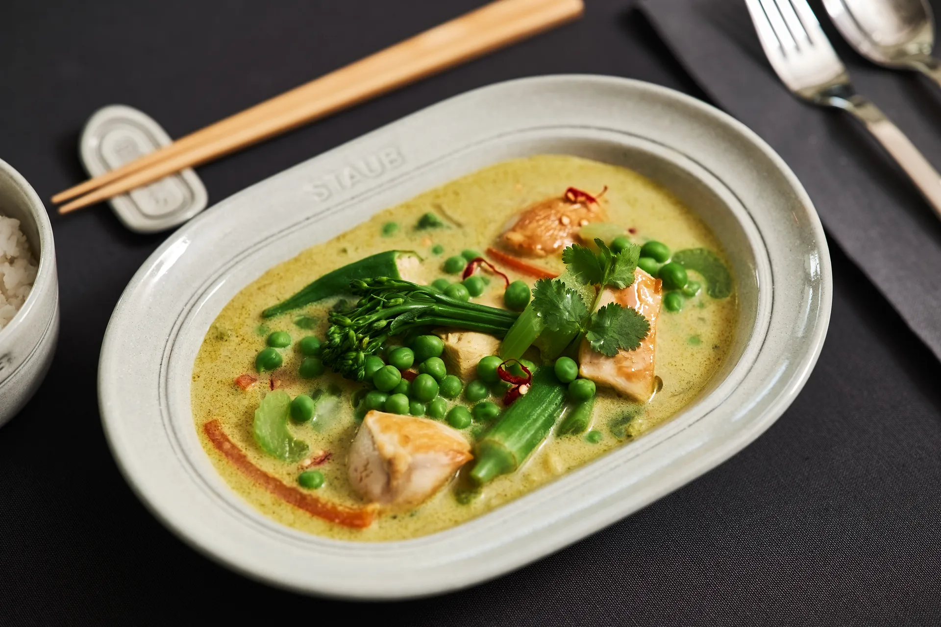 Talerz owalny Staub New White Truffle, 25 cm STAUB