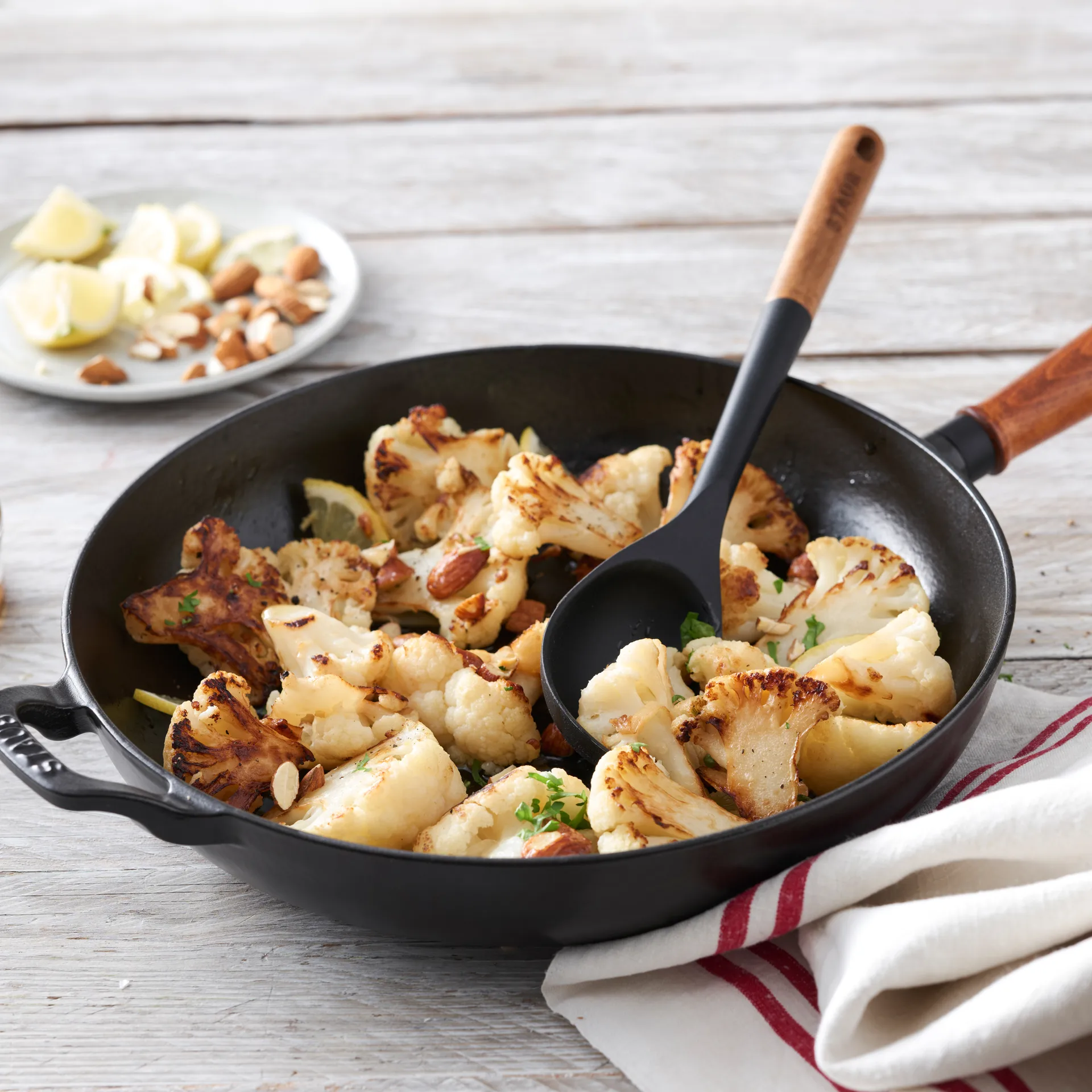 Vintage patelnia z drewnianą rączką Ø28 cm, Czarny STAUB