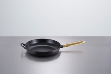 Żeliwna patelnia Buster & Punch czarna Ø28 cm - Mosiężny uchwyt - STAUB