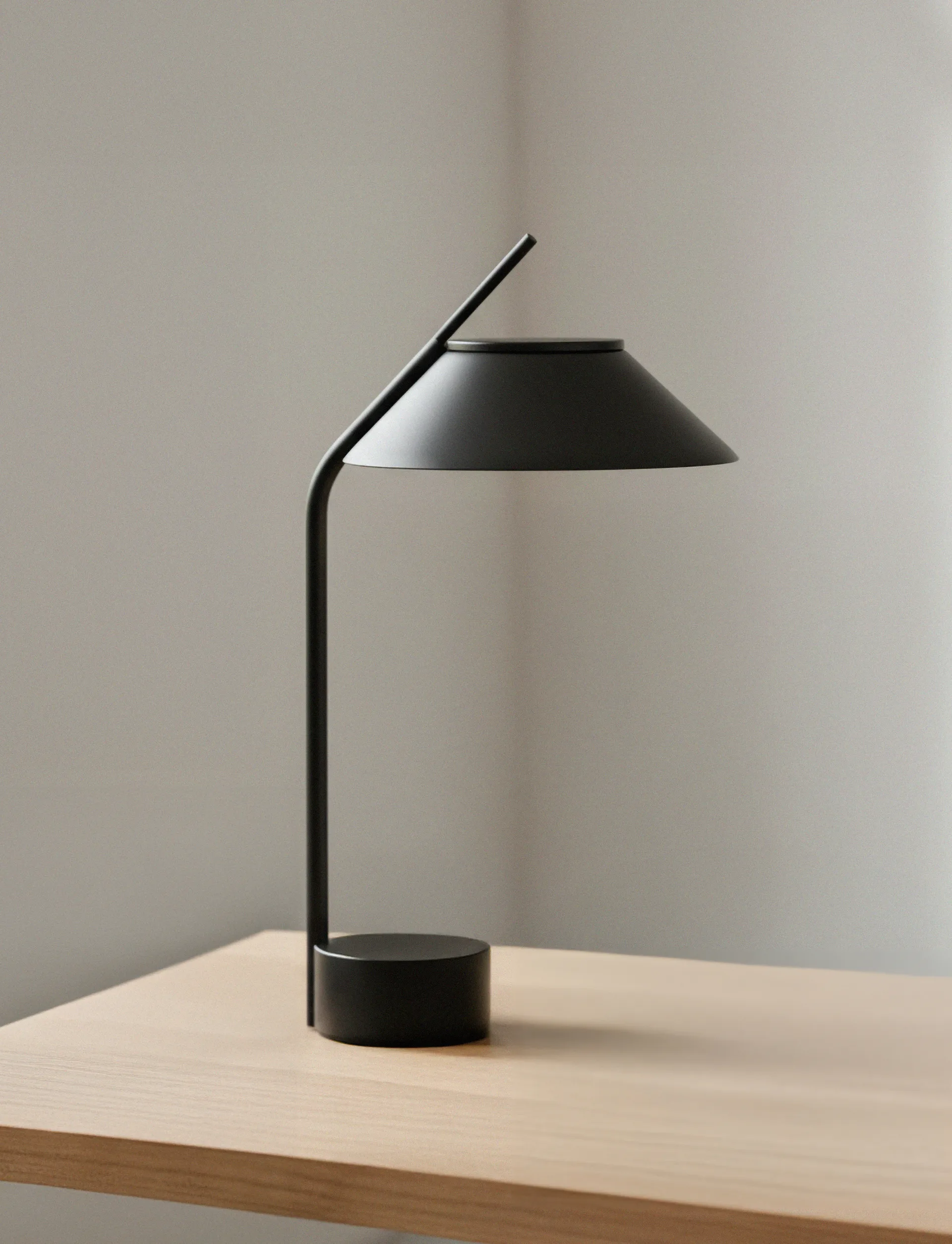 Lampa stołowa przenośna Vinkel LED , Black Stelton