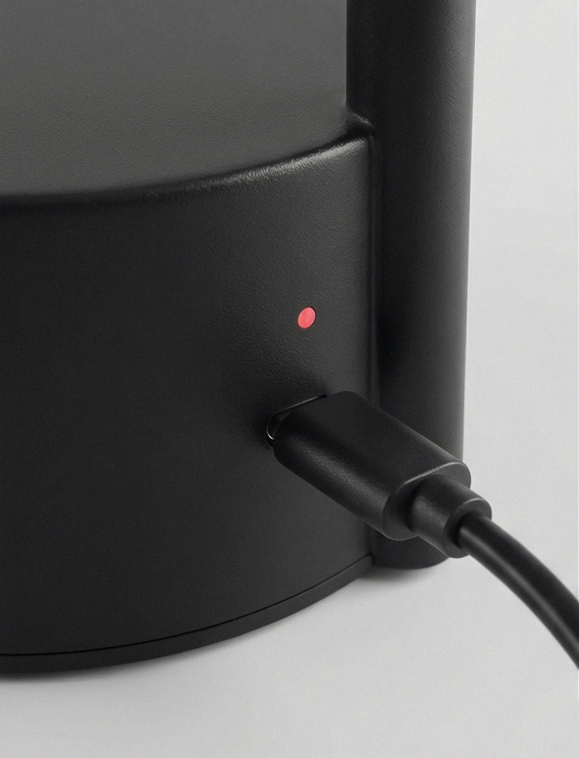 Lampa stołowa przenośna Vinkel LED , Black Stelton
