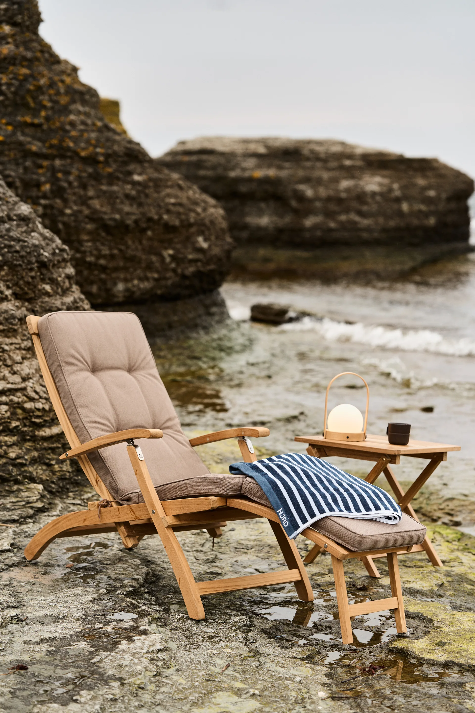 Lobby leżak, Zawiera tacę i pokrowiec przeciwdeszczowy Stockamöllan