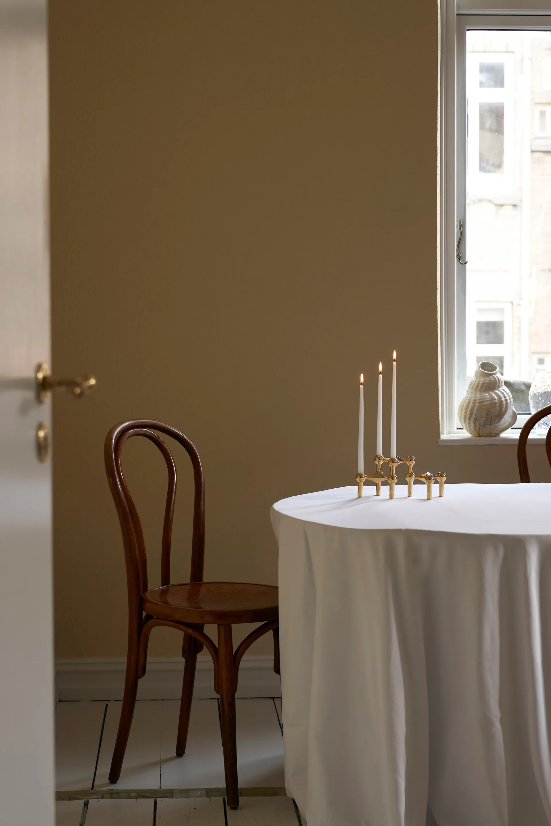 Świecznik STOFF Nagel, mosiądz STOFF