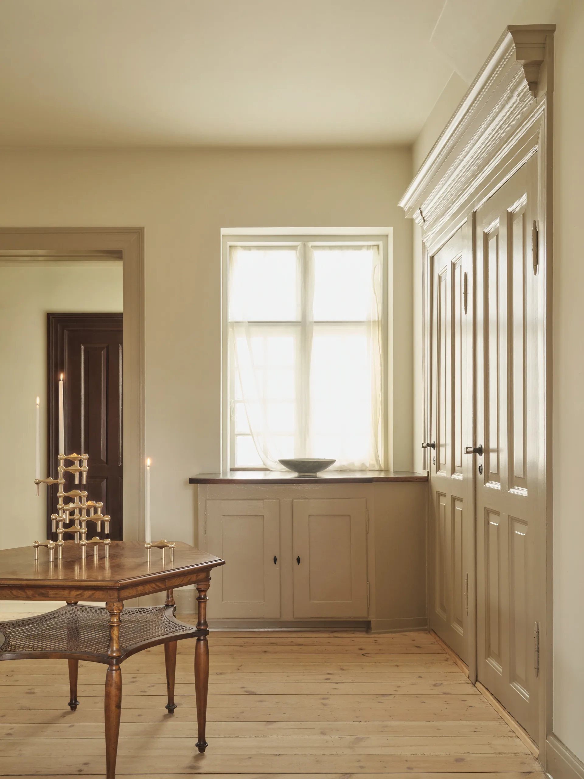 Świecznik STOFF Nagel, Szczotkowana mosiądz STOFF