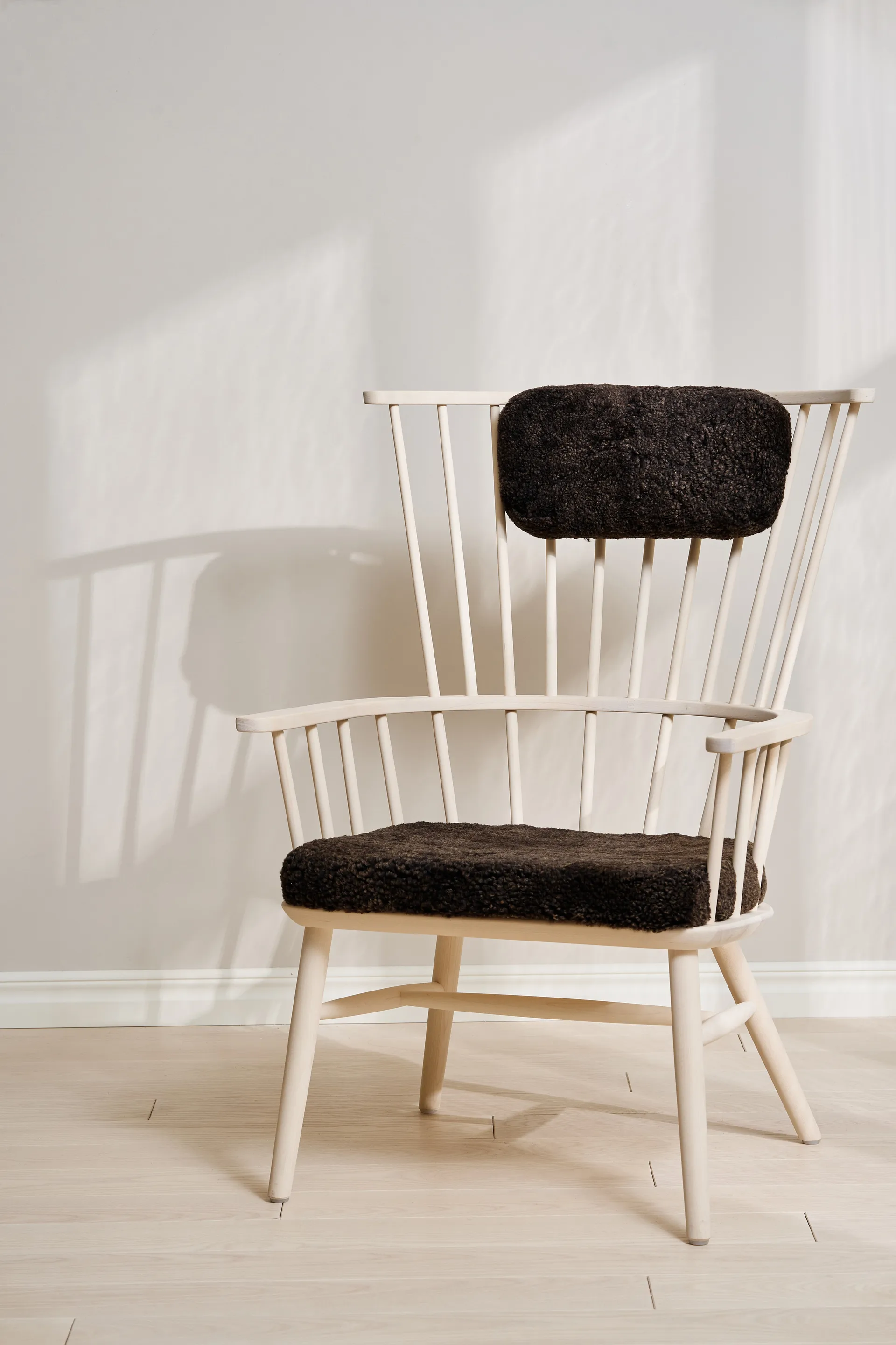 Fotel Henriette z poduszką i zagłówkiem Biały olej-Espresso Stolab