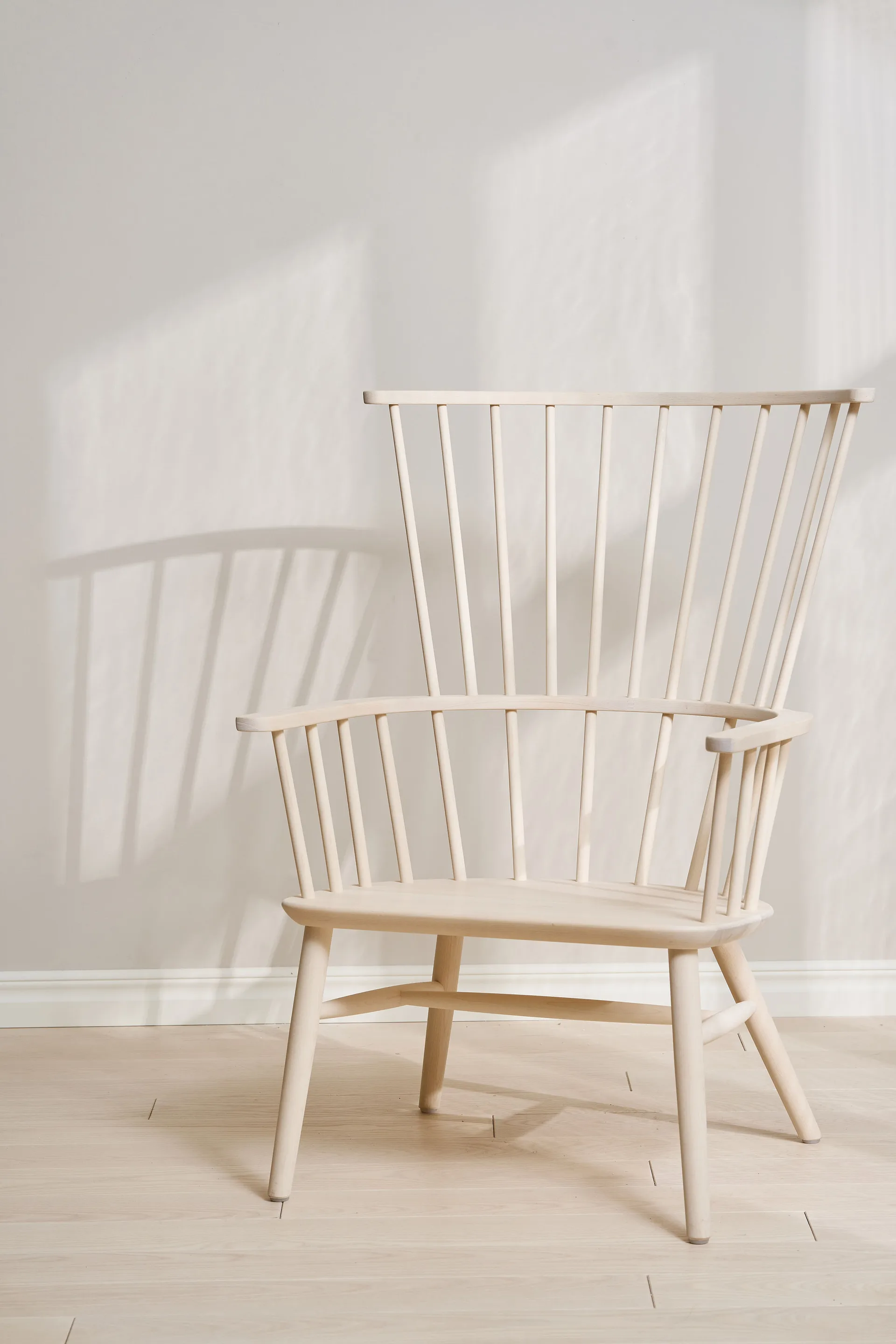 Fotel Henriette z poduszką i zagłówkiem Biały olej-Scand. Grey Stolab