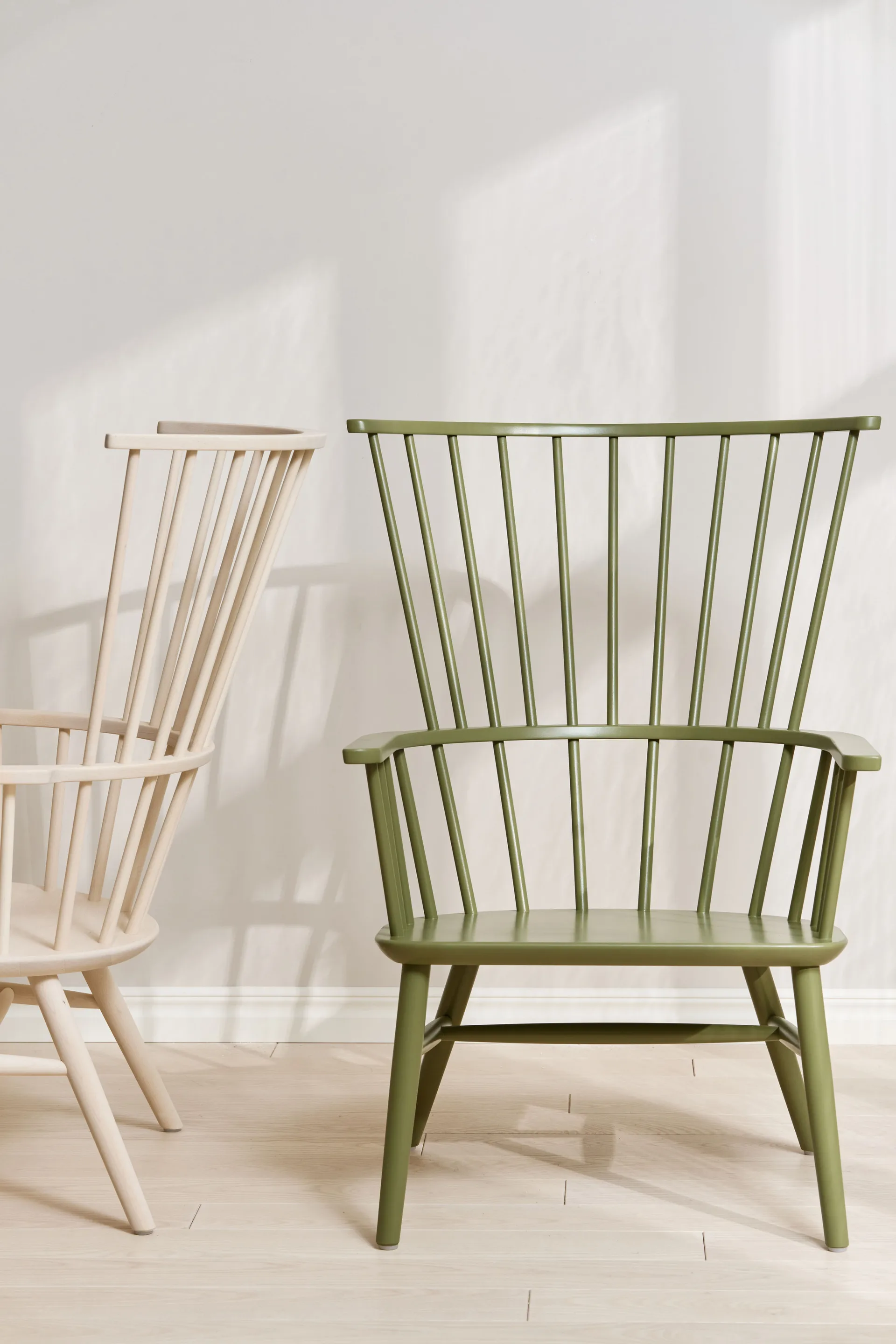 Fotel Henriette z poduszką i zagłówkiem Henriette Oliwkowy-Moonlight Stolab