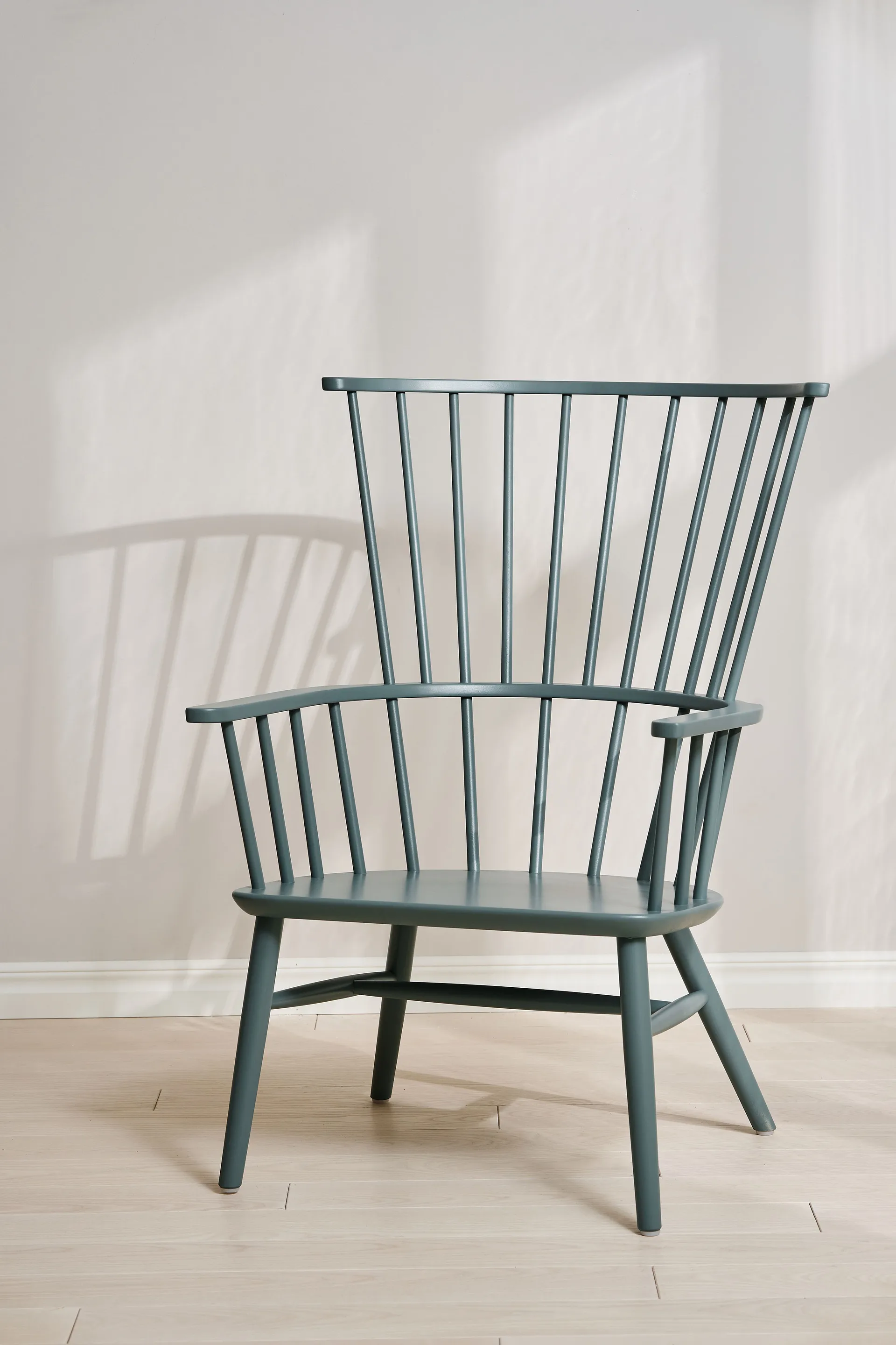 Fotel Henriette z poduszką i zagłówkiem Mgła-Moonlight Stolab