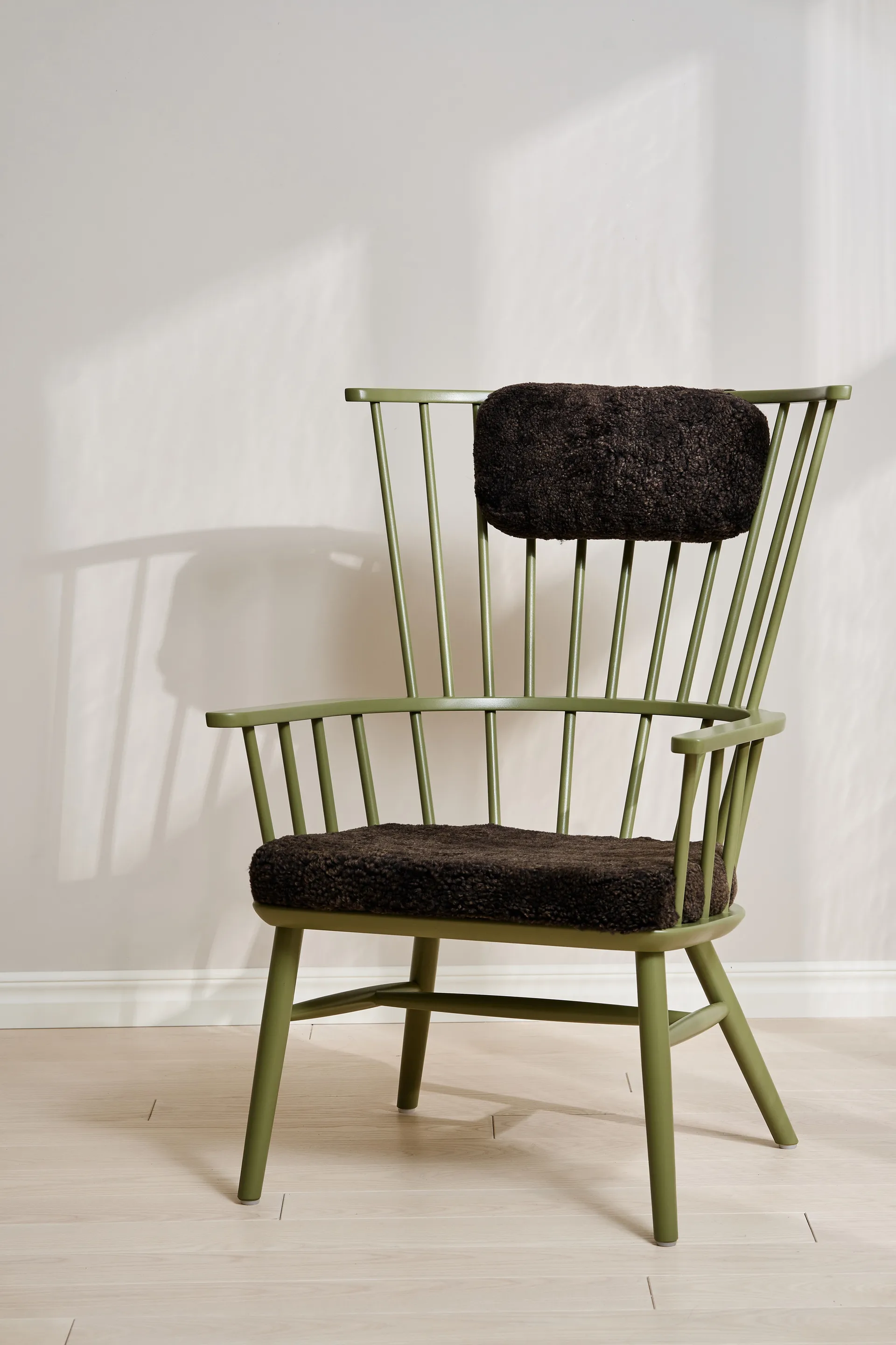 Fotel Henriette z poduszką i zagłówkiem Oliwkowy-Espresso Stolab