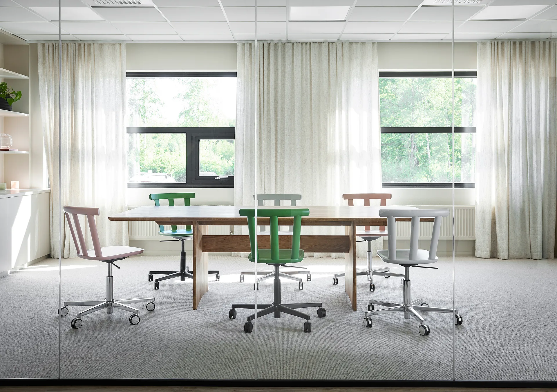 Krzesło z obrotową podstawą Alt tapicerowane siedzisko, brzoza, Hallingdal 65-103 grey/beige-biały 21 Stolab