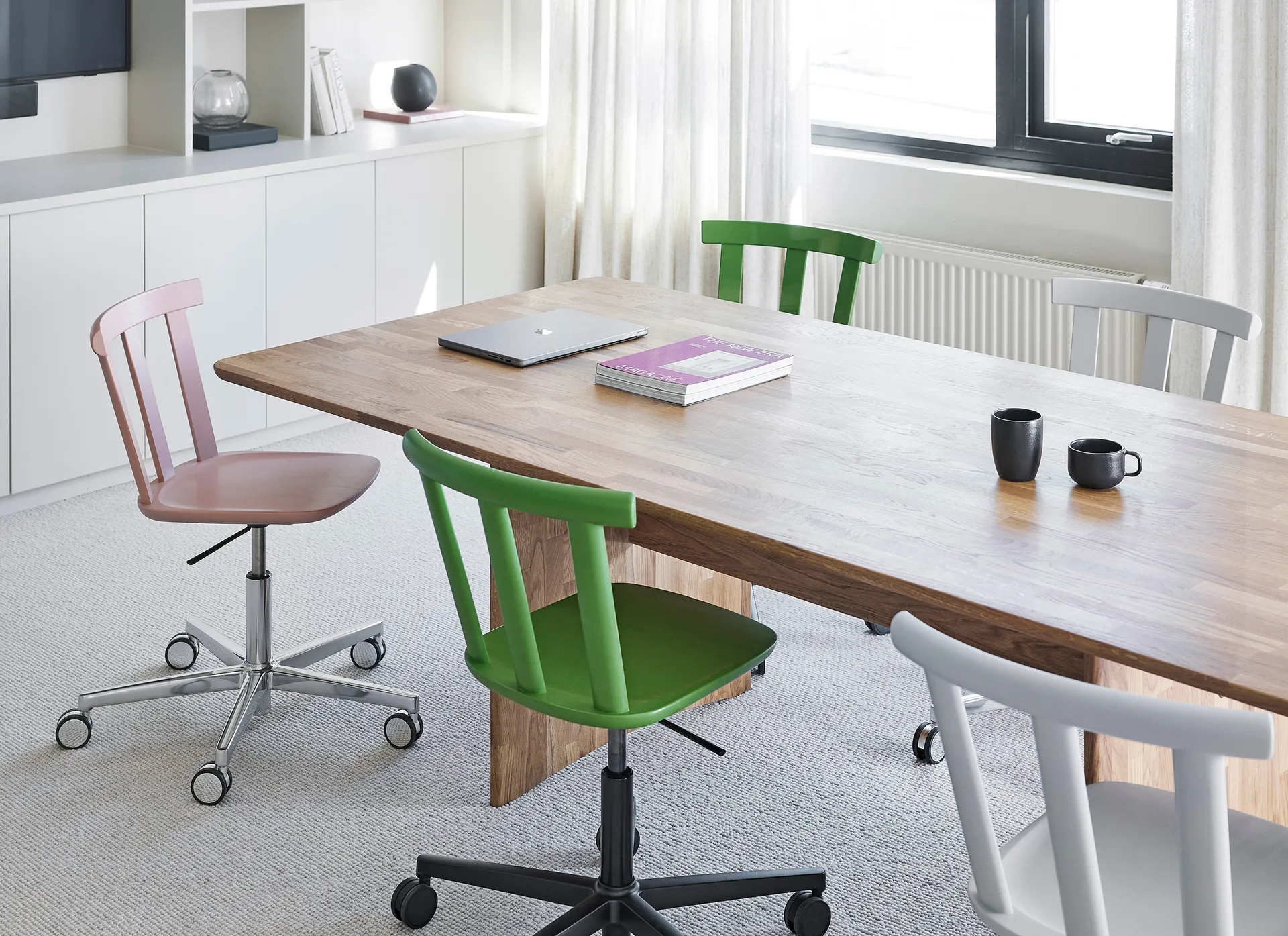 Krzesło z obrotową podstawą Alt tapicerowane siedzisko, brzoza, Vidar 4, 633 pink-malva 27 Stolab