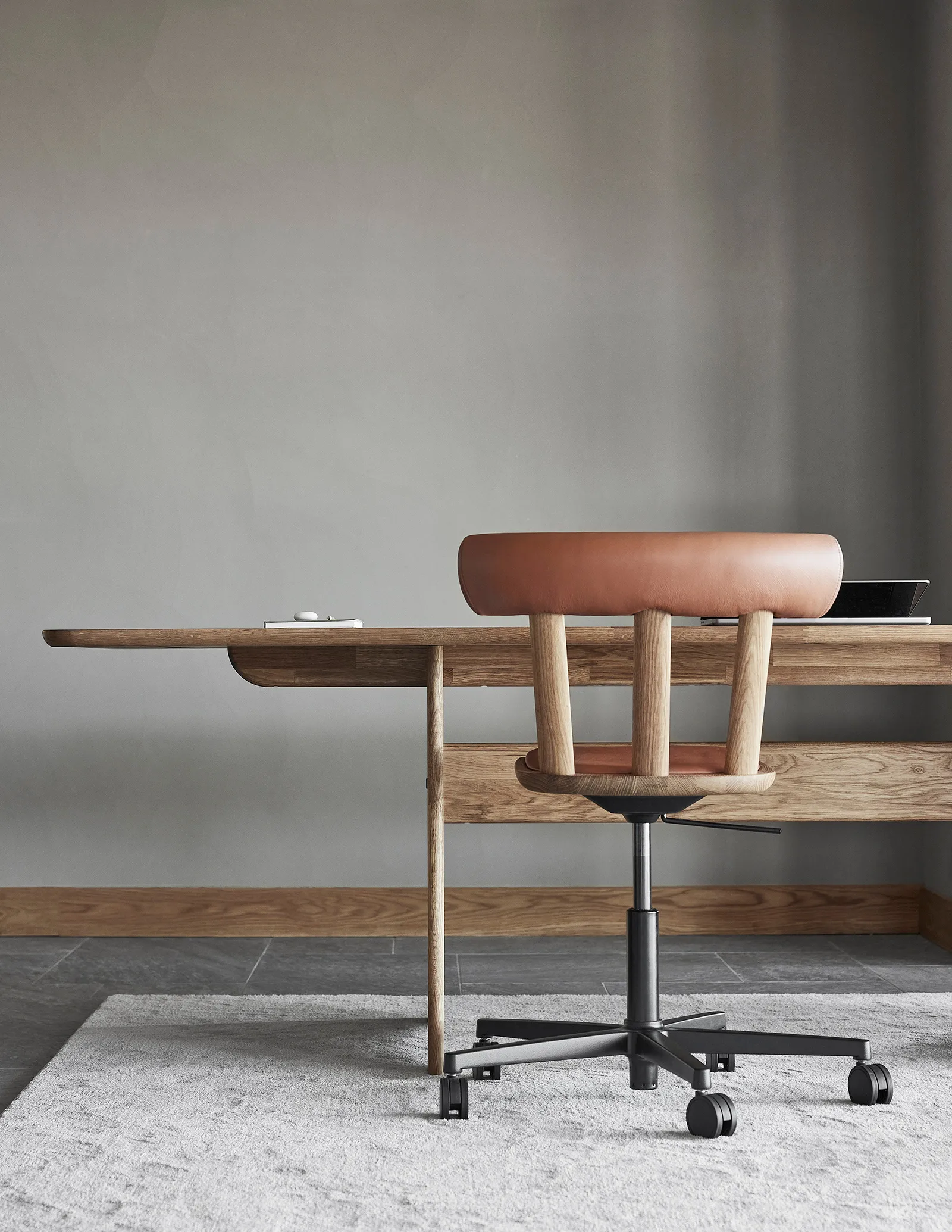 Krzesło z obrotową podstawą Alt tapicerowane siedzisko, dąb., Elmotique 43807-olej naturalny Stolab