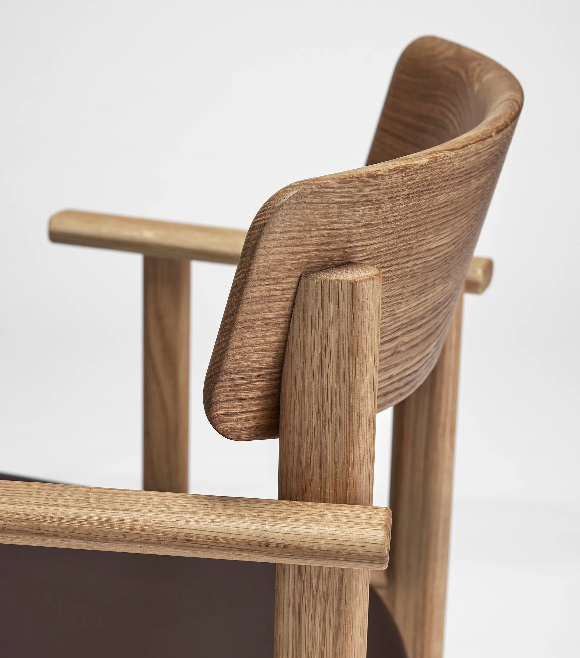 Krzesło z podłokietnikami Pal , Dąb, naturalny olej-Elmosoft 93129 Stolab