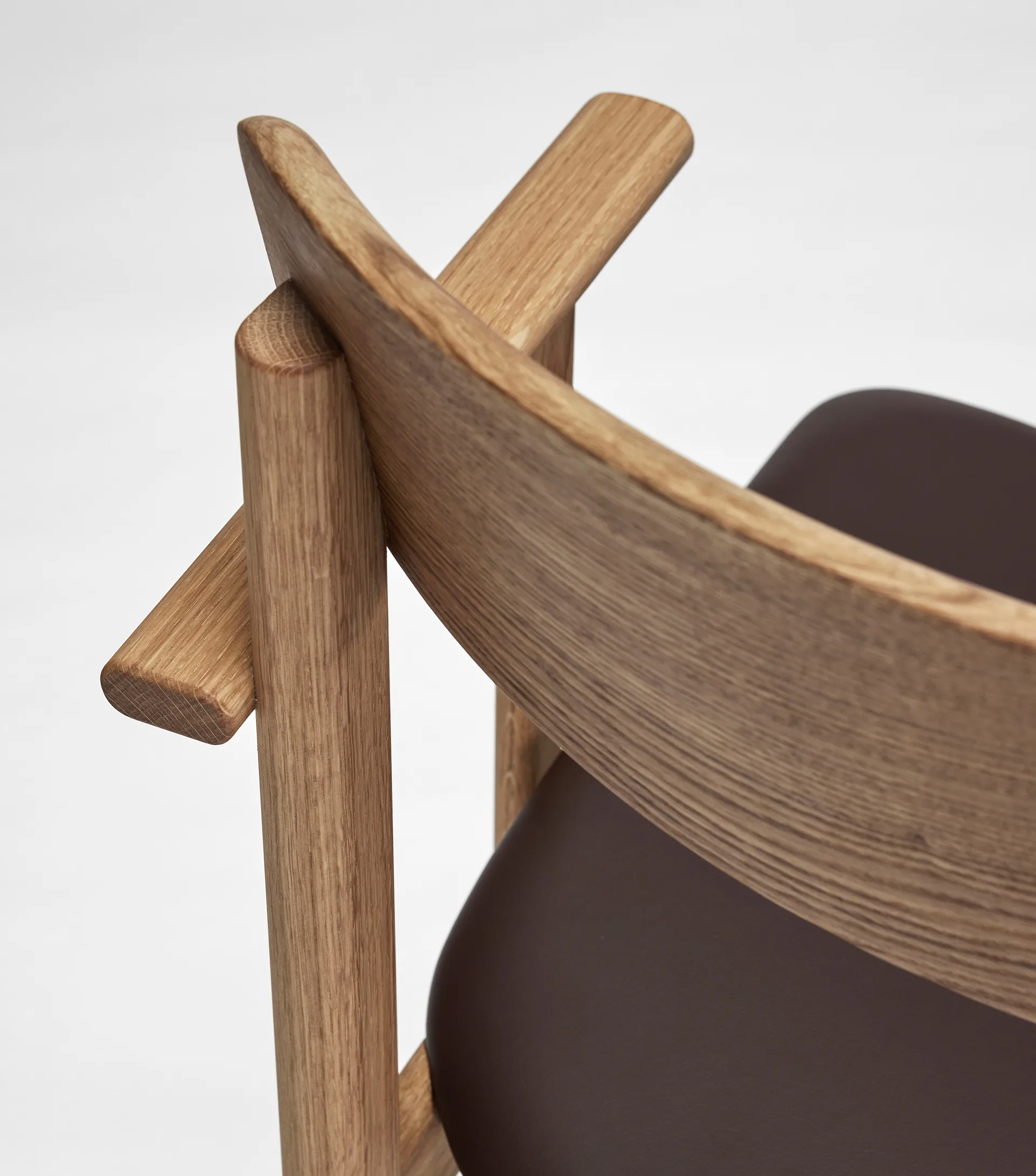 Krzesło z podłokietnikami Pal , Dąb, naturalny olej-Elmosoft 93129 Stolab