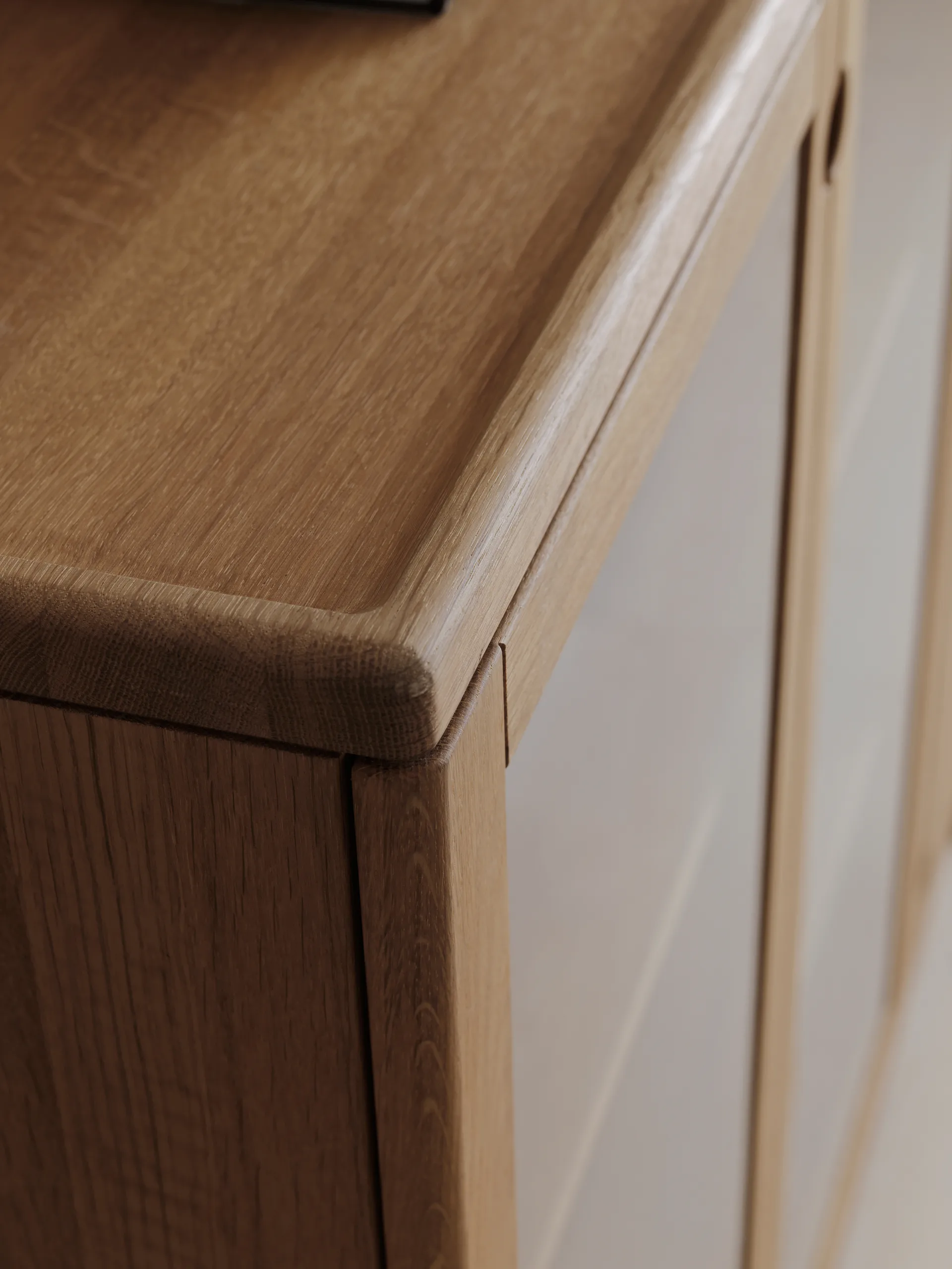 Prio Biały gabinet, Dąb naturalny olejowany z oświetleniem Stolab